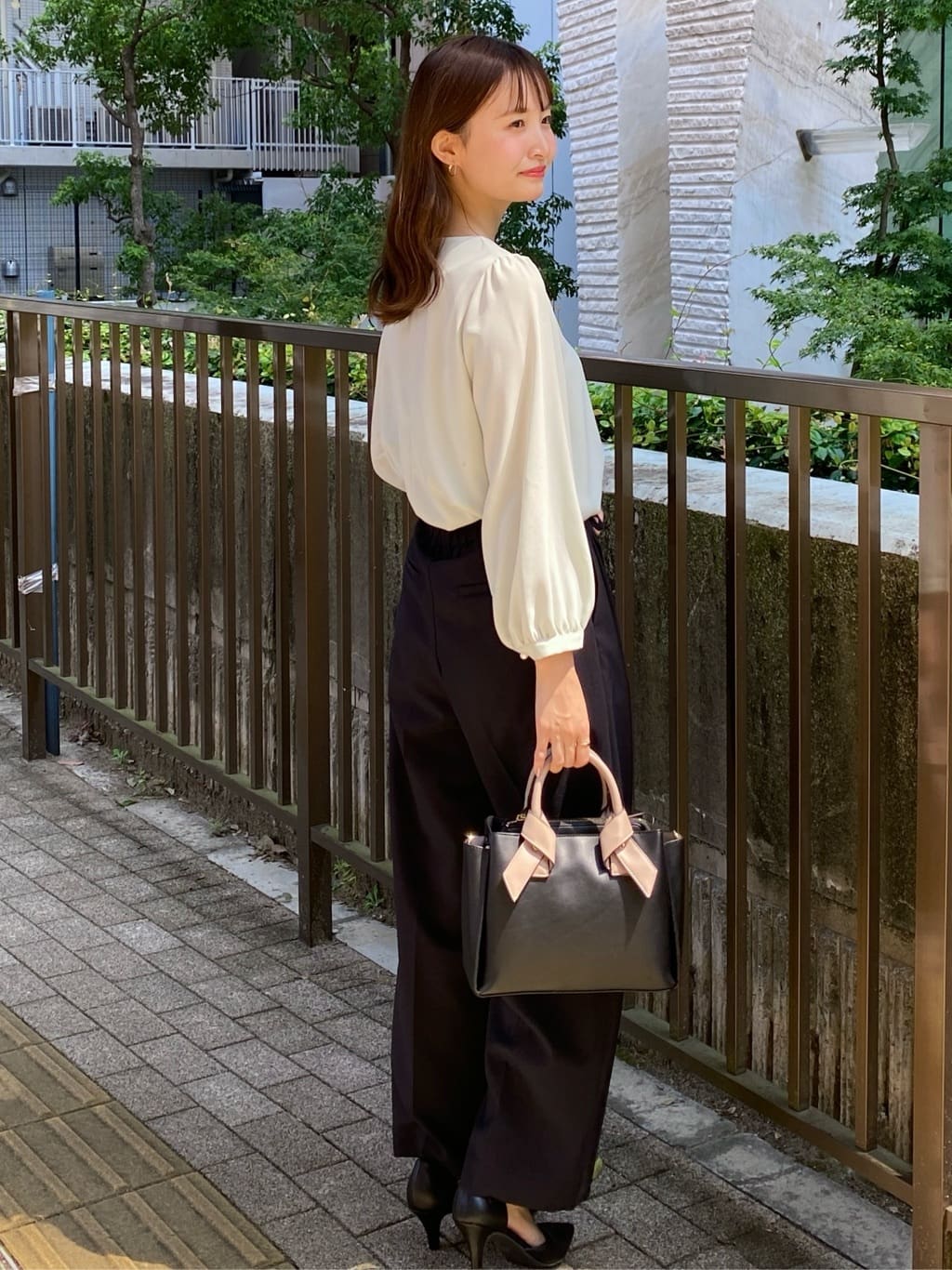 みさかさんの「index｜ストレッチ2タックワイドパンツ【洗濯機洗い可／接触冷感／吸水速乾】」を使ったコーディネート