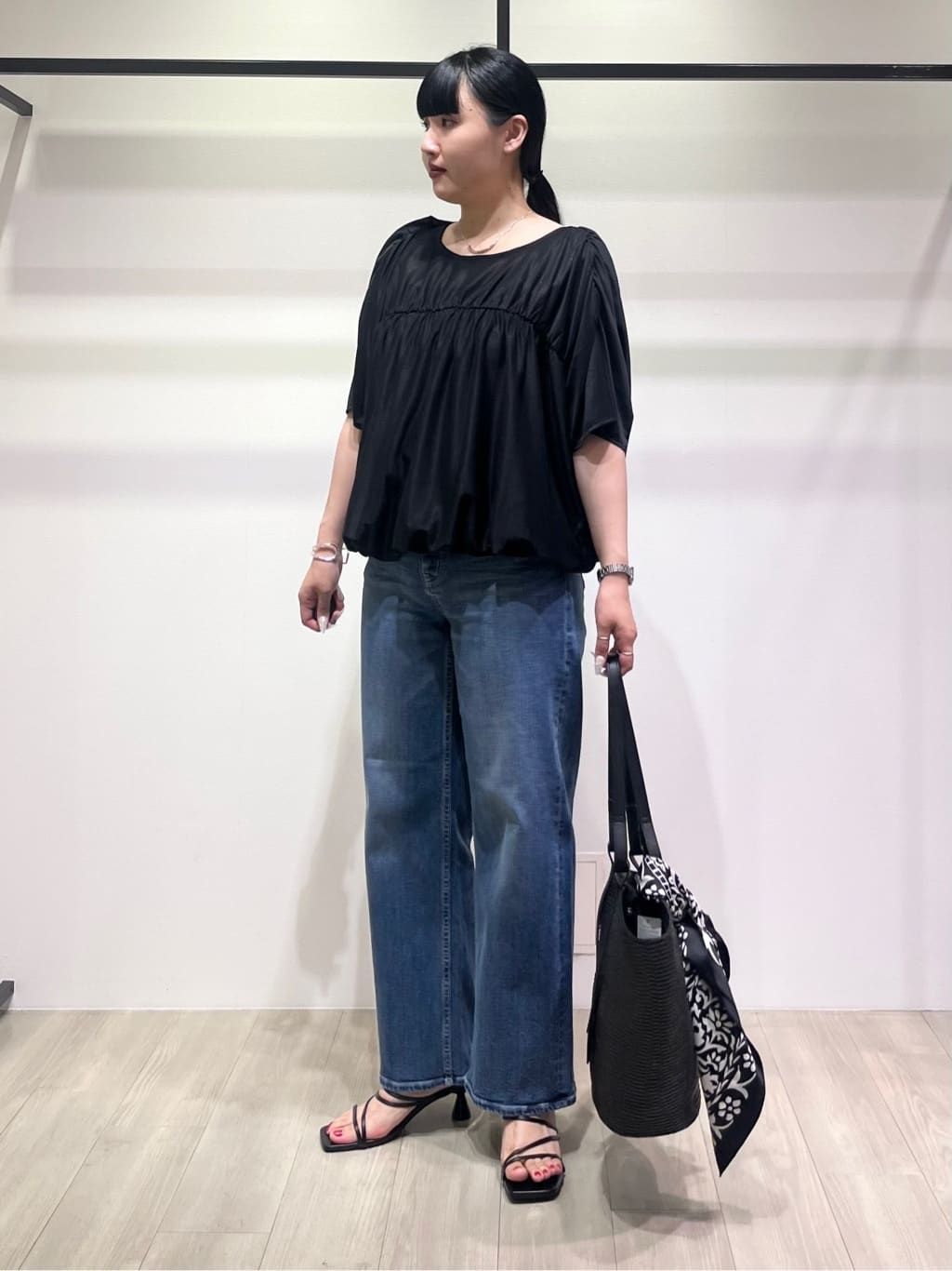 hasuさんの「INDIVI｜【洗える／体型カバー】シャーリングシアートップス」を使ったコーディネート
