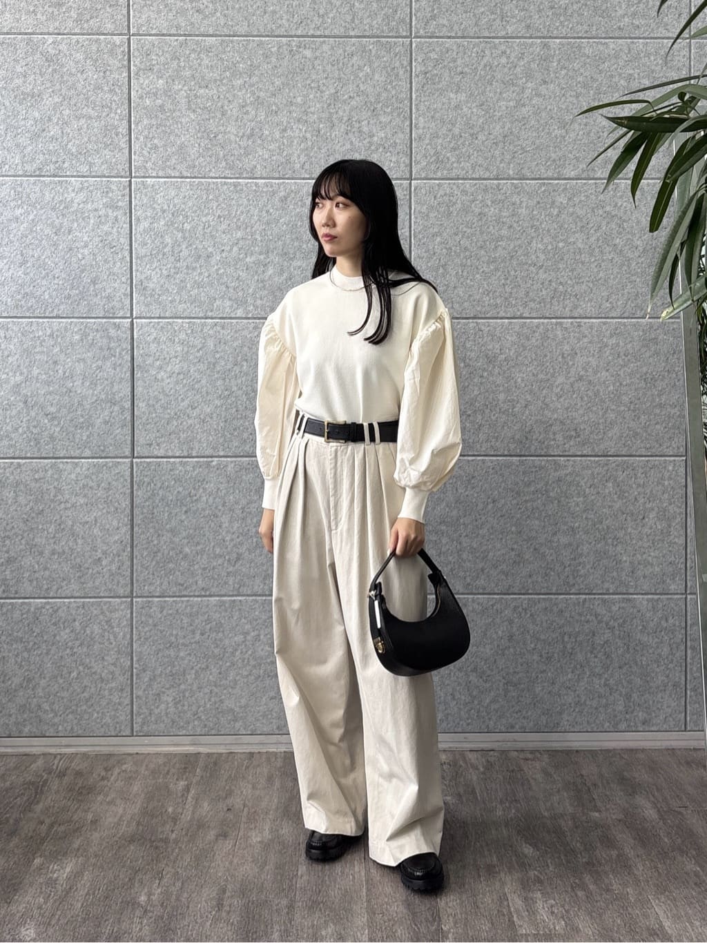 rinaさんの「INDIVI｜【MILLELA FIRENZE】ショルダームーンバッグ」を使ったコーディネート