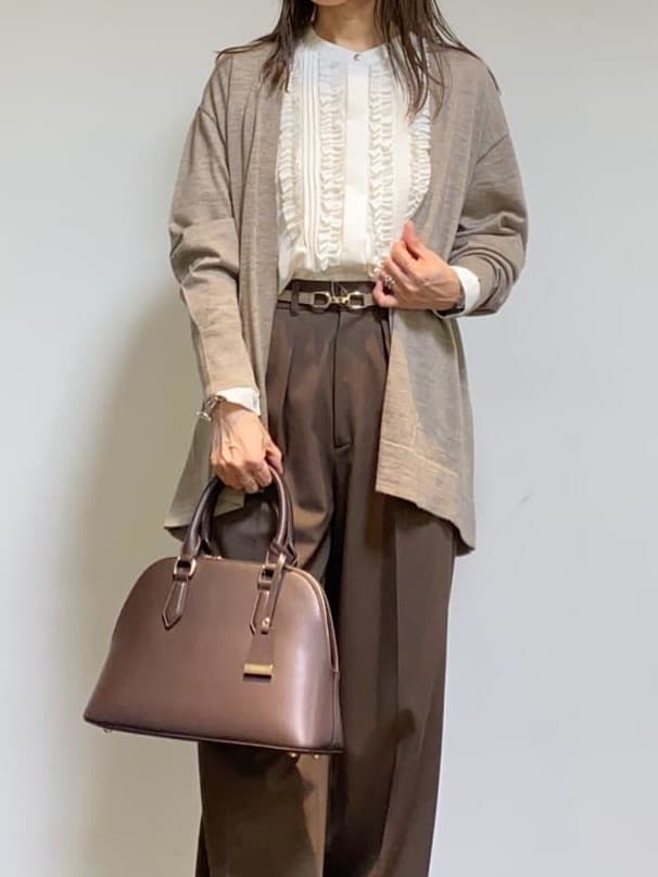 tomoさんの「UNTITLED｜【アンサンブル可/洗える】シルクウールカシミヤ ドルマンスリーブニット」を使ったコーディネート