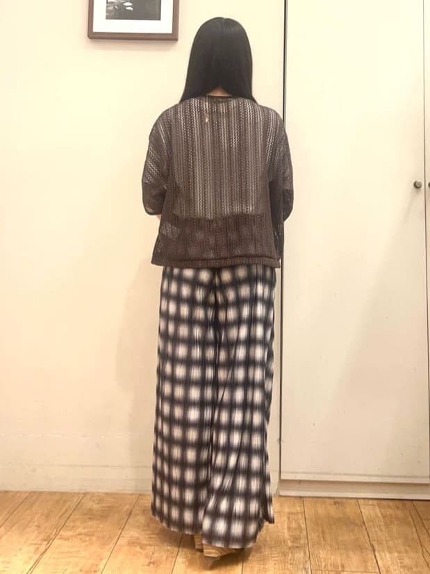 AIRIさんの「SHOO･LA･RUE｜【洗える/S-LL】季節の変わり目に 透かし柄が涼やか ジップブルゾン」を使ったコーディネート