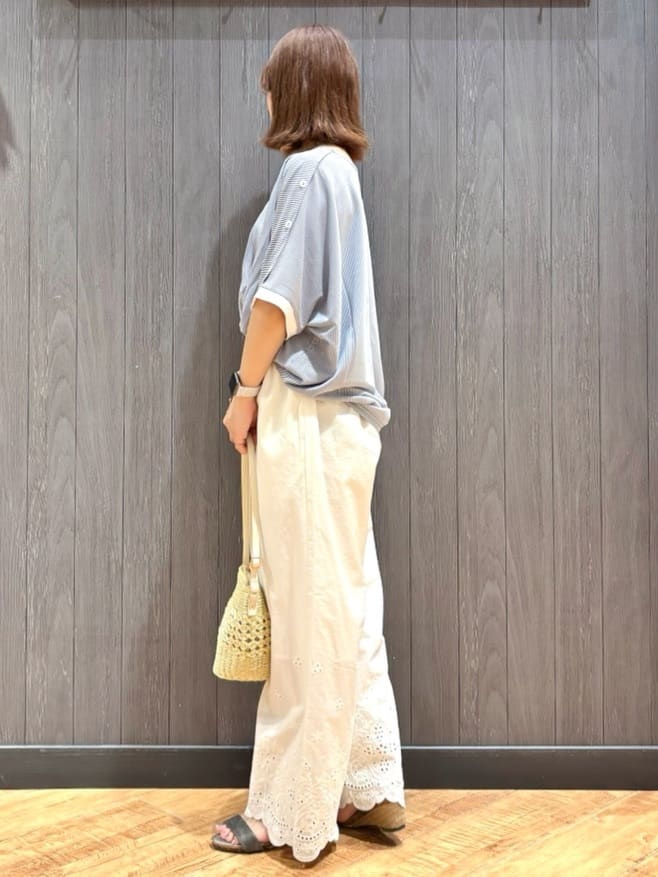 meiさんの「SHOO･LA･RUE｜【ひんやり/UV】高気温でも快適に インせず決まるドルマントップス」を使ったコーディネート