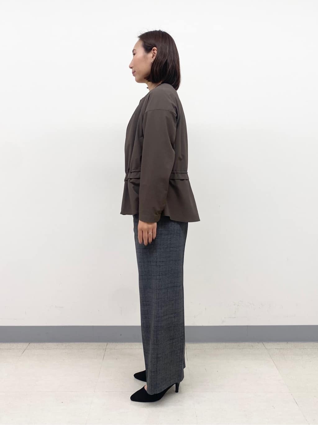 YUKARIさんの「INDIVI｜【羽織りとしても活躍！】ケープカラーブラウス」を使ったコーディネート
