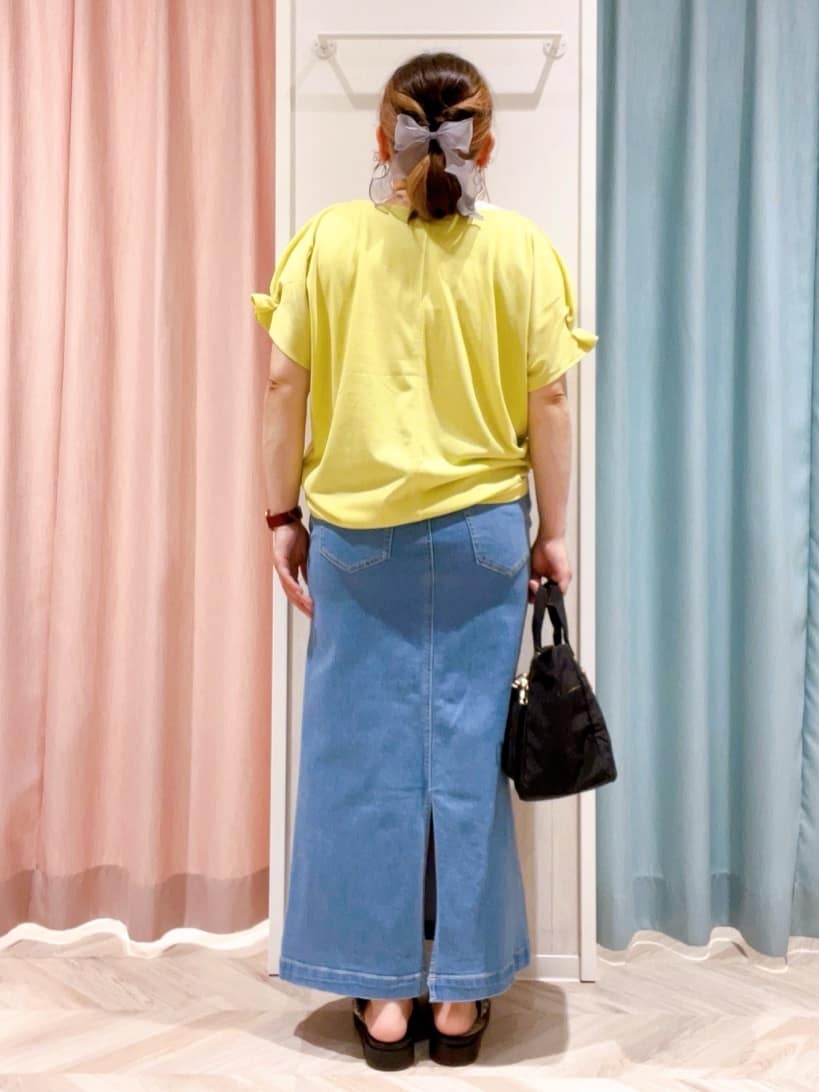 kitaさんの「SHOO･LA･RUE｜【S-LL/UV/プチプラ】お袖タックで好印象 デザインTシャツ」を使ったコーディネート