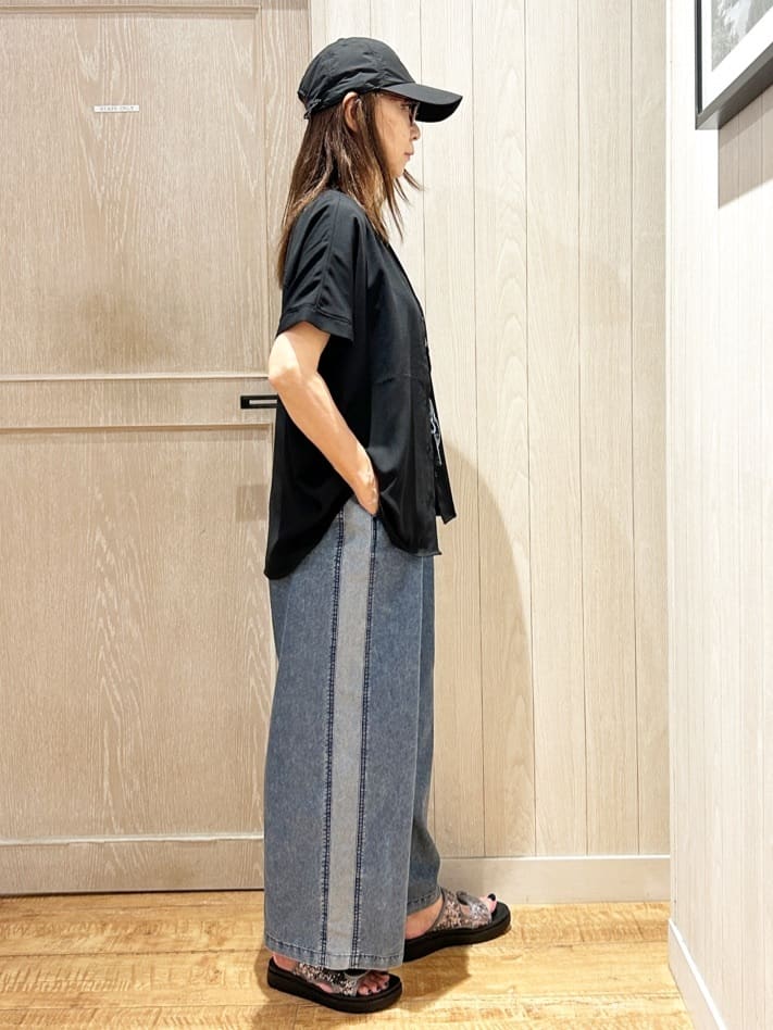yukaさんの「SHOO･LA･RUE｜【洗える/プチプラ】大人の抜け感をプラスする バンドカラーシャツ」を使ったコーディネート