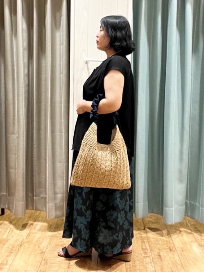 あやさんの「SHOO･LA･RUE｜【S-LL/洗濯後しわになりにくい】上品にきれい見え スラブギャザーブラウス」を使ったコーディネート