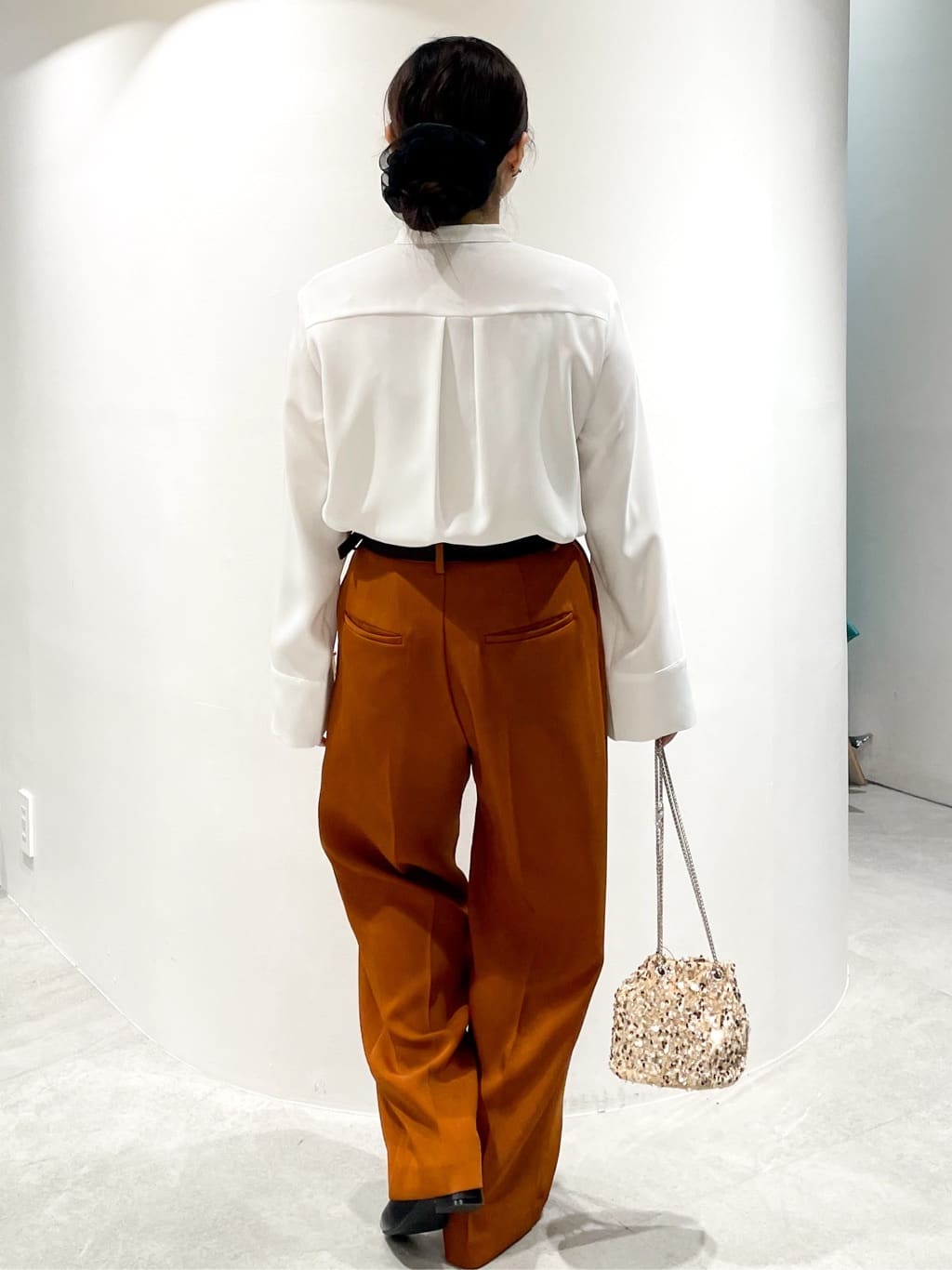 かりんさんの「OPAQUE.CLIP｜【es】タックワイドストレートパンツ【洗濯機OK／防シワ／UVケア／接触冷感／吸水速乾】」を使ったコーディネート