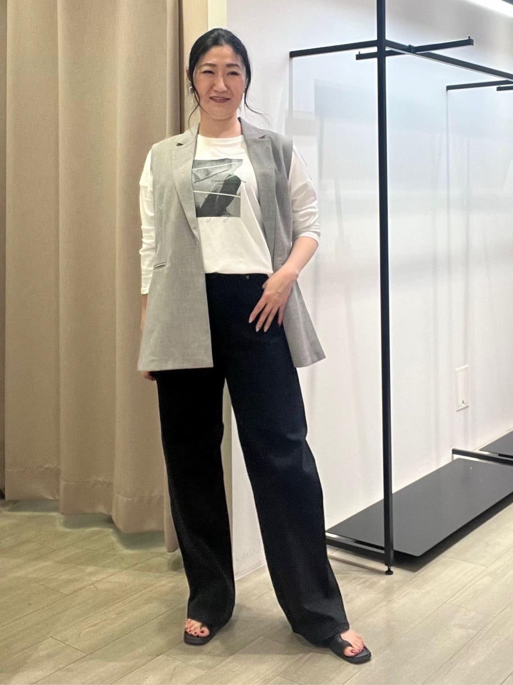 TOMOMIさんの「INDIVI｜【洗える／セットアップ可能】凹凸ストレッチ素材ストレートパンツ」を使ったコーディネート