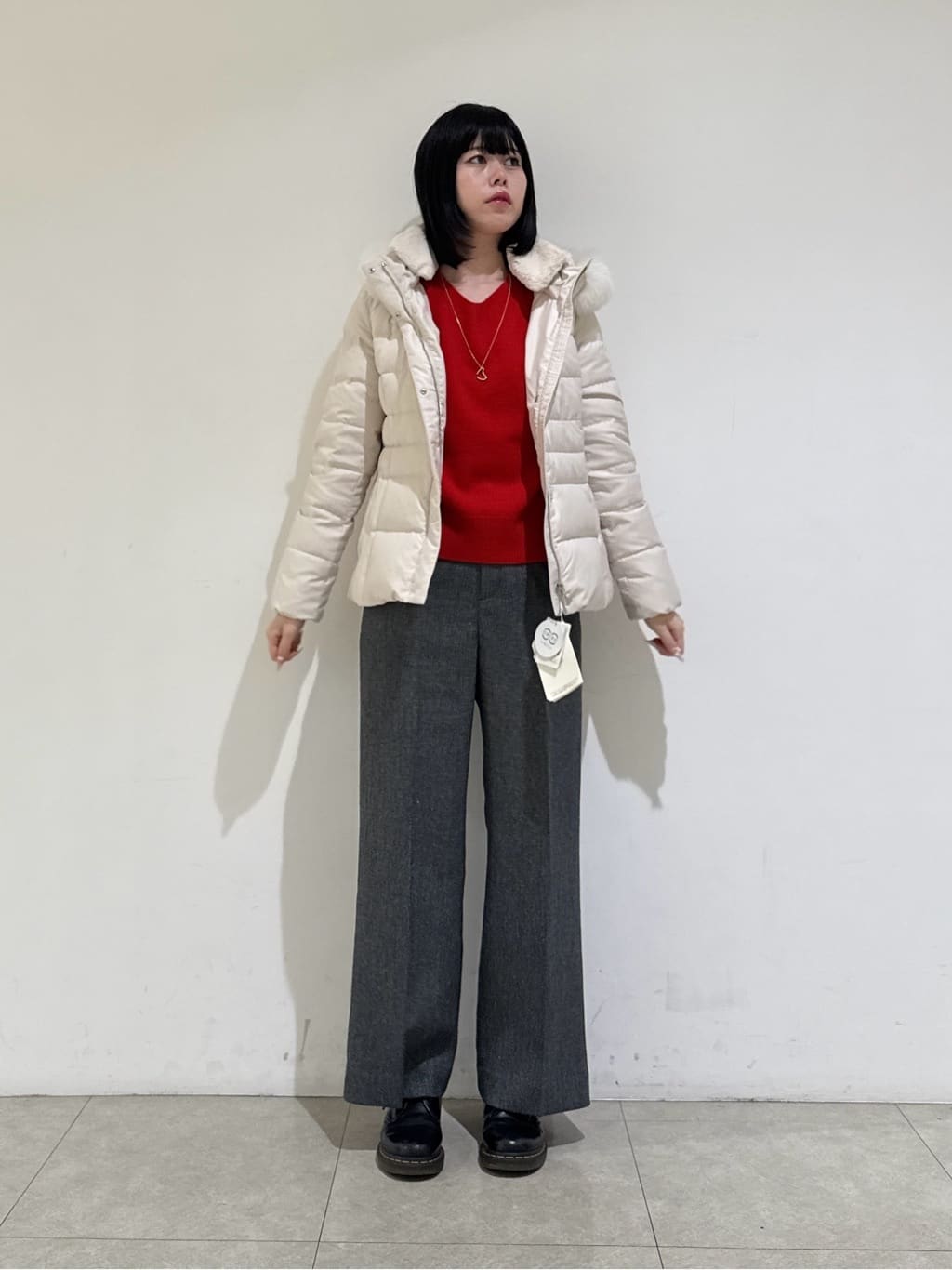 rinaさんの「INDIVI｜【洗える／カシミヤ混】ミドルゲージVネックニット」を使ったコーディネート