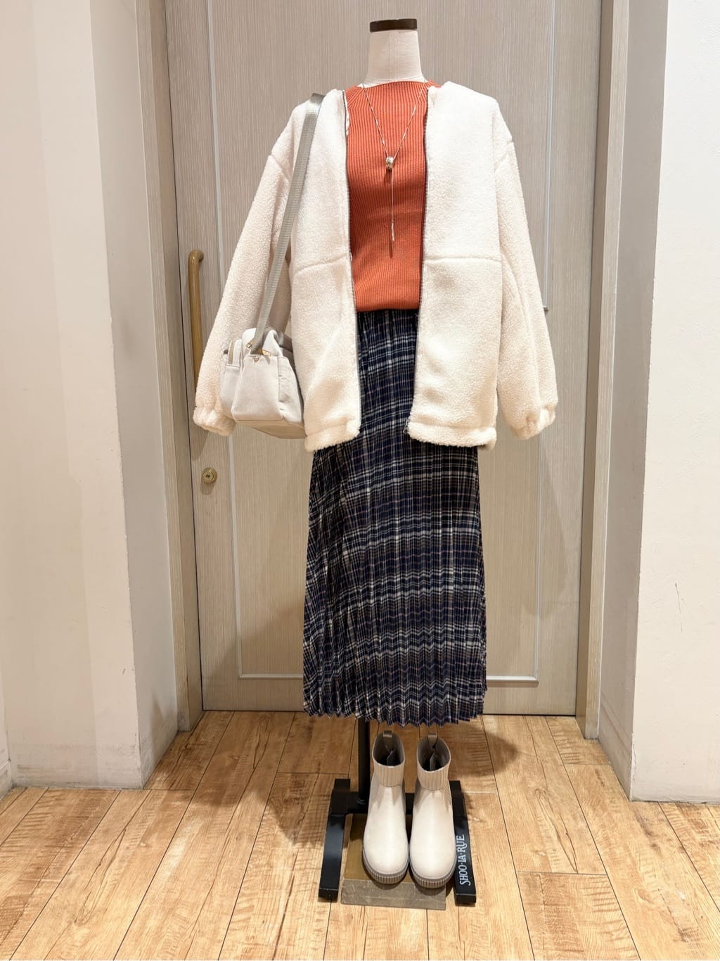 まるよOTさんの「SHOO･LA･RUE｜【洗濯機可】即サマになる ノーカラー ボアブルゾン」を使ったコーディネート