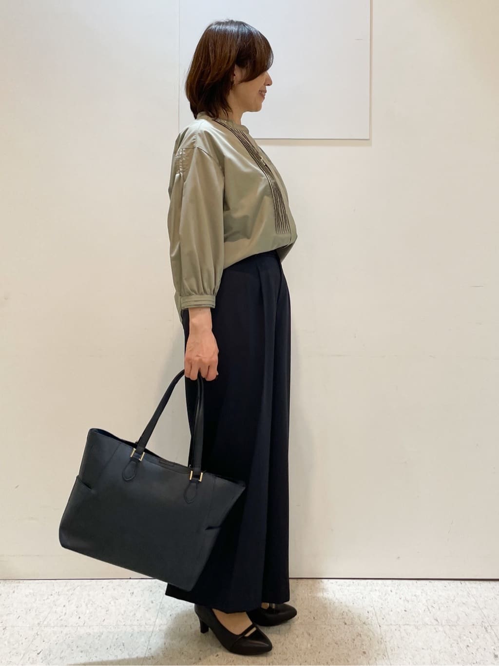 めいさんの「Reflect｜【程よいゆとり感／体型カバー】ピンタックデザインシャンブレーブラウス」を使ったコーディネート