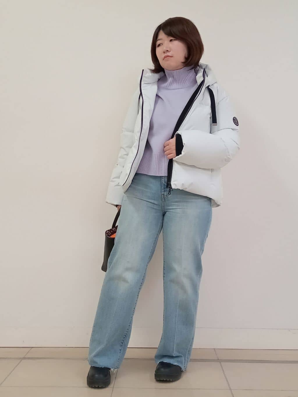 emiさんの「DRESSTERIOR｜センタープレス ワイドストレートデニム」を使ったコーディネート
