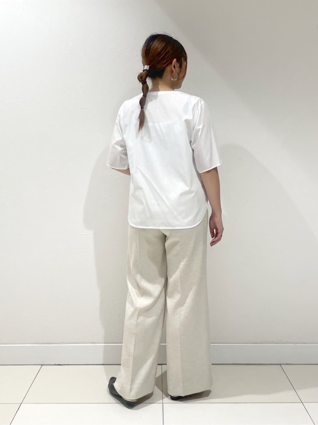 YUUKIさんの「INDIVI｜【洗える】胸元タックフリルブラウス」を使ったコーディネート