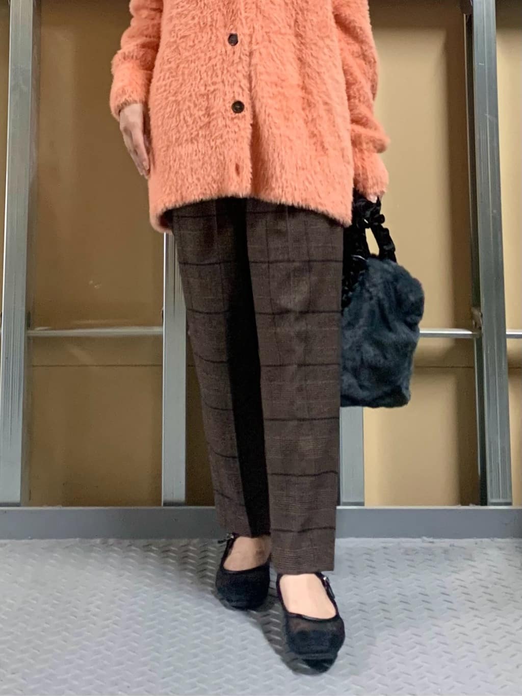 sahoさんの「THE SHOP TK｜【ふわふわあったか】フェザーカーディガン」を使ったコーディネート