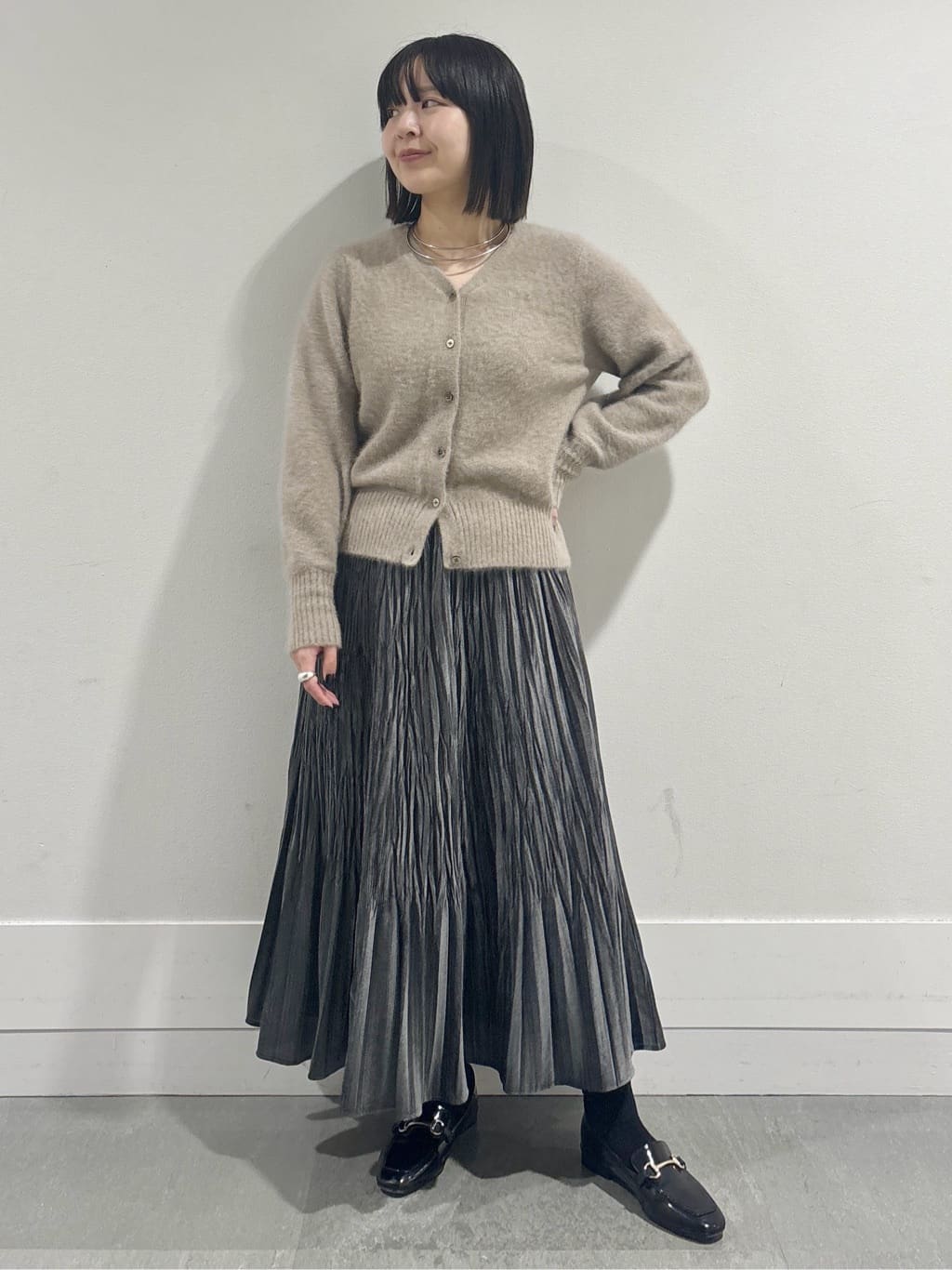 モエカさんの「UNTITLED｜【ふわふわニット/前後2WAY】フォックスカシミヤカーディガン」を使ったコーディネート