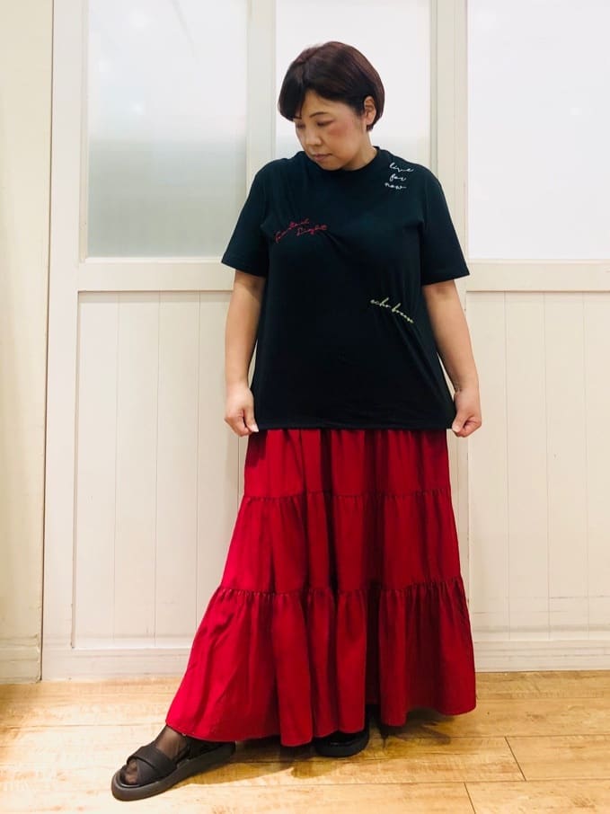 YYYさんの「SHOO･LA･RUE｜【ひんやり】大人のカジュアルスタイルに レタリング刺繍Tシャツ」を使ったコーディネート
