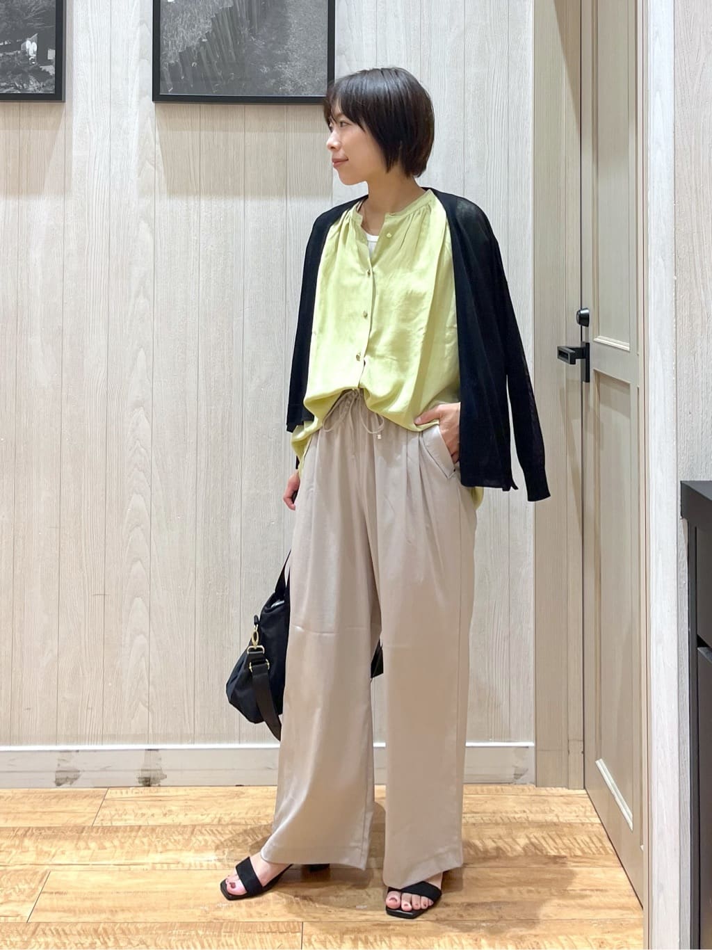 shirayuuuさんの「SHOO･LA･RUE｜【S-LL/洗濯後しわになりにくい】上品にきれい見え スラブギャザーブラウス」を使ったコーディネート