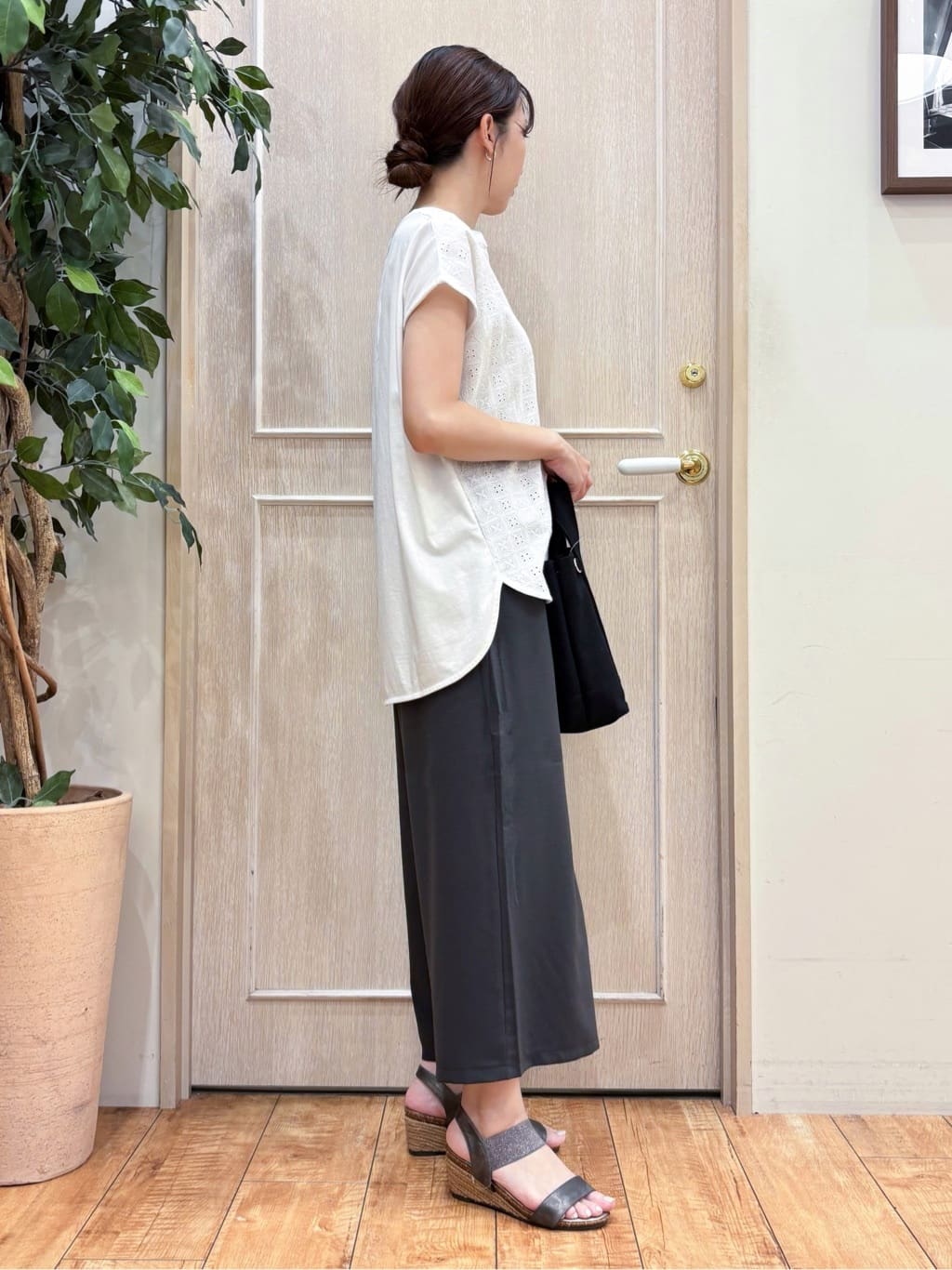 なみさんの「SHOO･LA･RUE｜【セットアップ可/ひんやり】下半身カバーにも タックスカーチョ」を使ったコーディネート