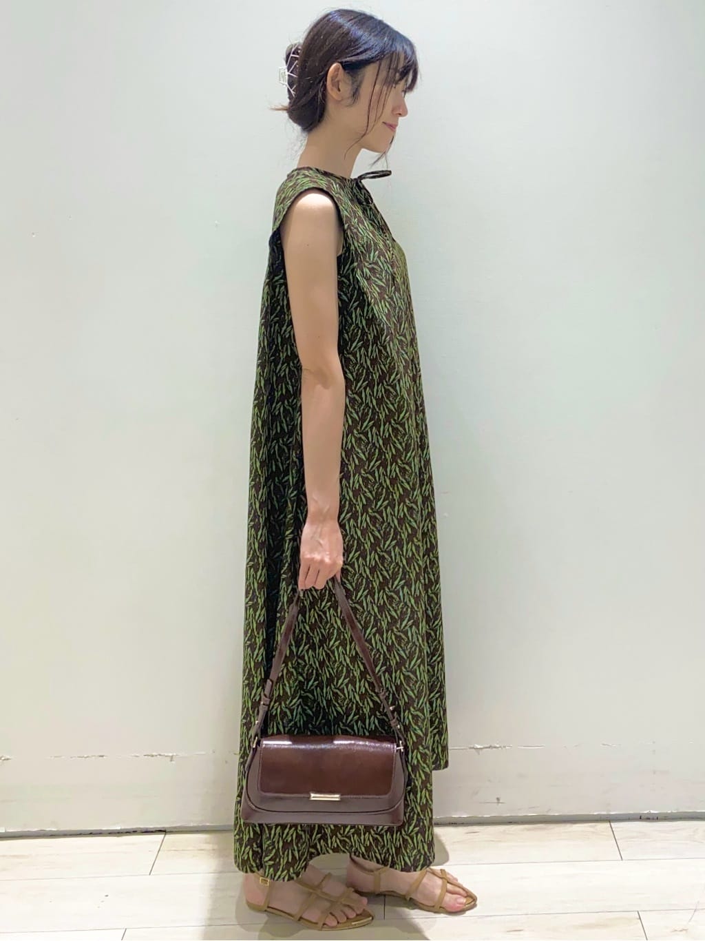 shikaさんの「THE SHOP TK｜ショルダータックワンピース【洗える】」を使ったコーディネート