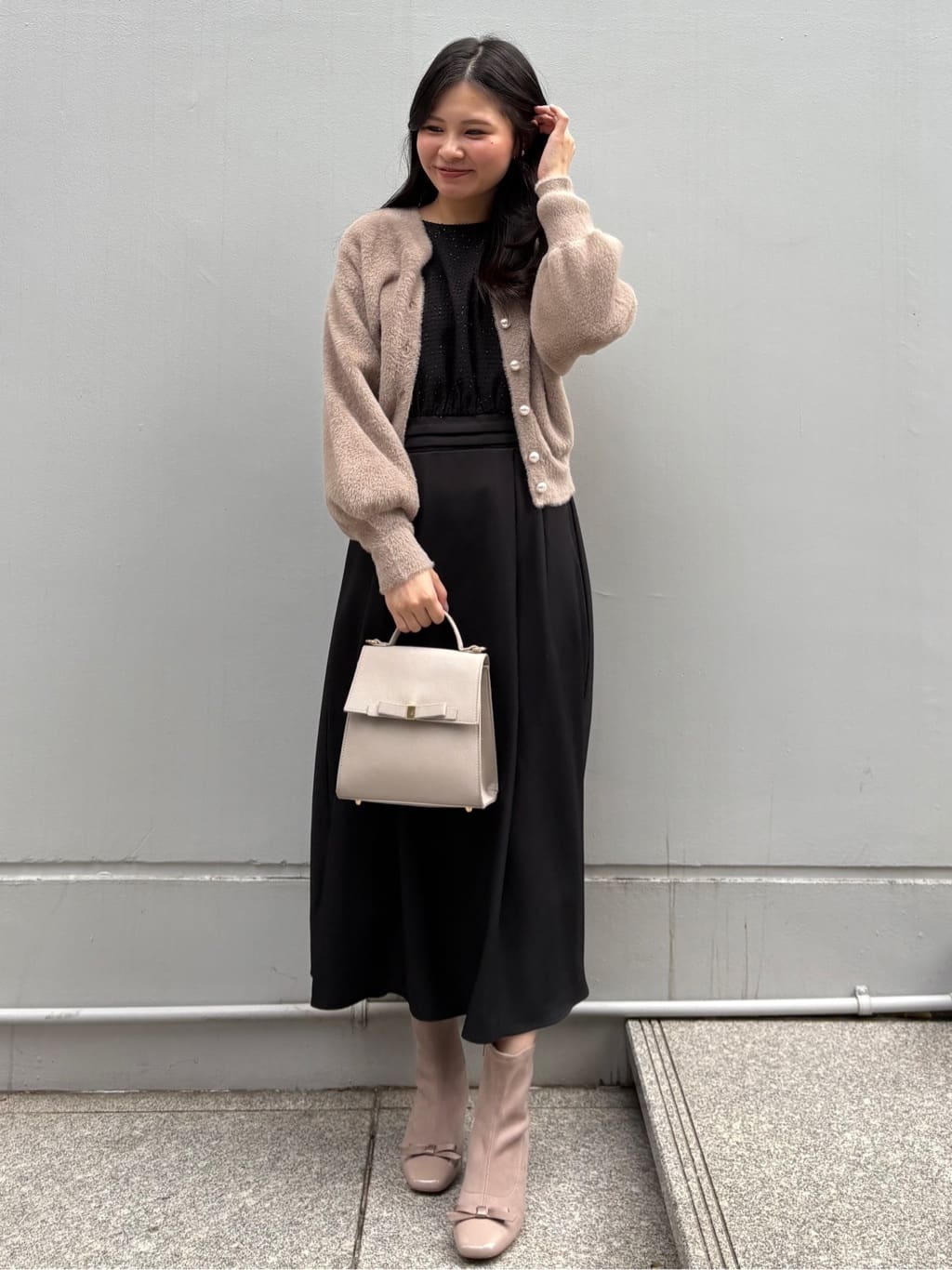 AOIさんの「Couture brooch｜【前後2WAY】Springフェザーカーデトップス」を使ったコーディネート