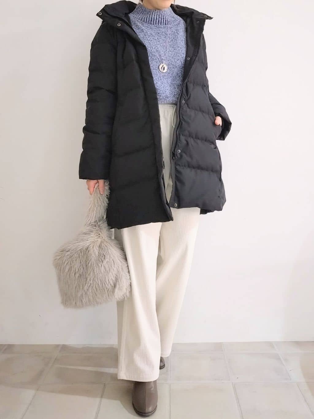miomioさんの「SHOO･LA･RUE｜【洗濯機可/撥水】フェイクファーフード ロングダウン」を使ったコーディネート