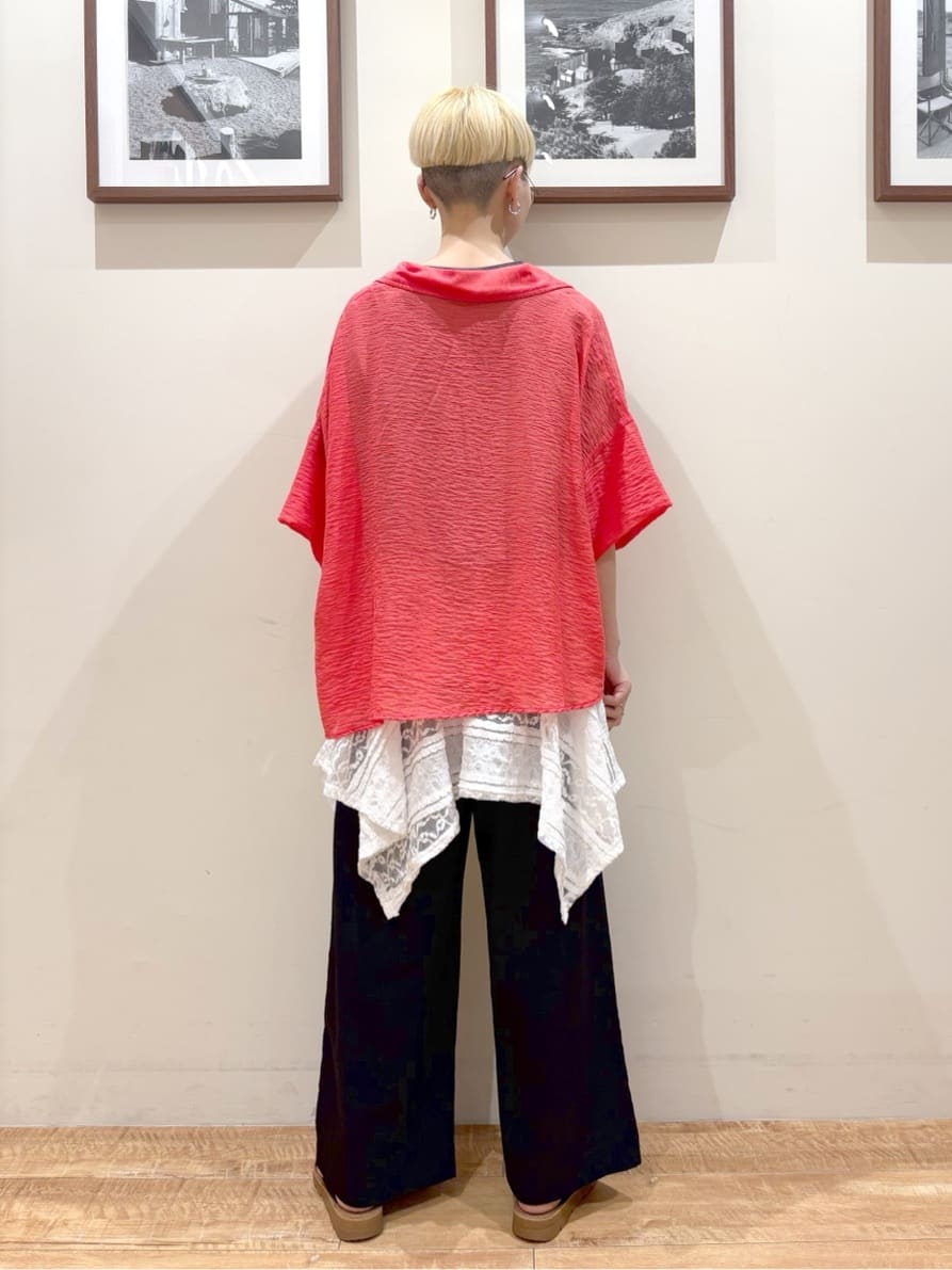 Ayumiさんの「SHOO･LA･RUE｜ゆるっと感がこなれ見え ワッシャーシアー半袖シャツ」を使ったコーディネート