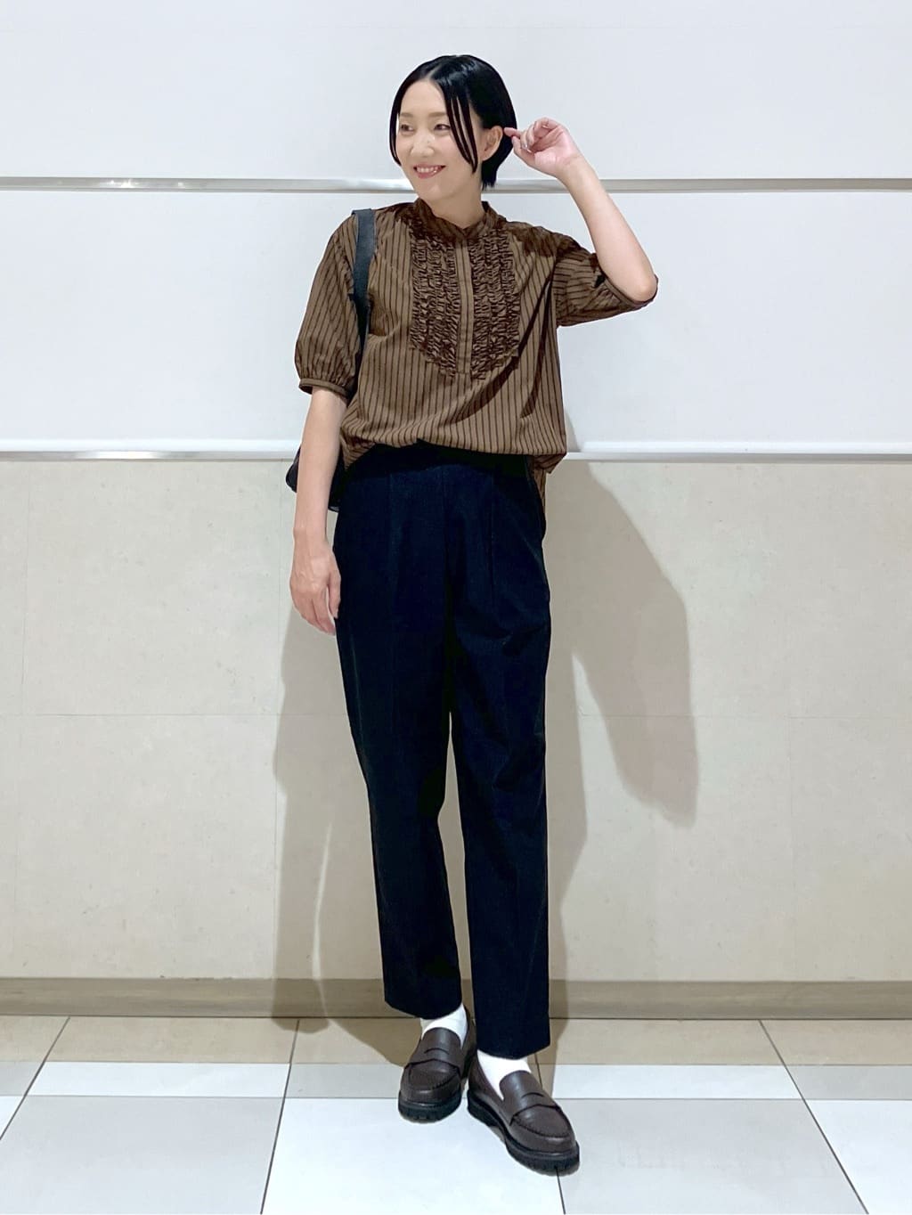 eriko さんの「Dessin｜【洗える】フリルバンドカラー五分袖ブラウス」を使ったコーディネート