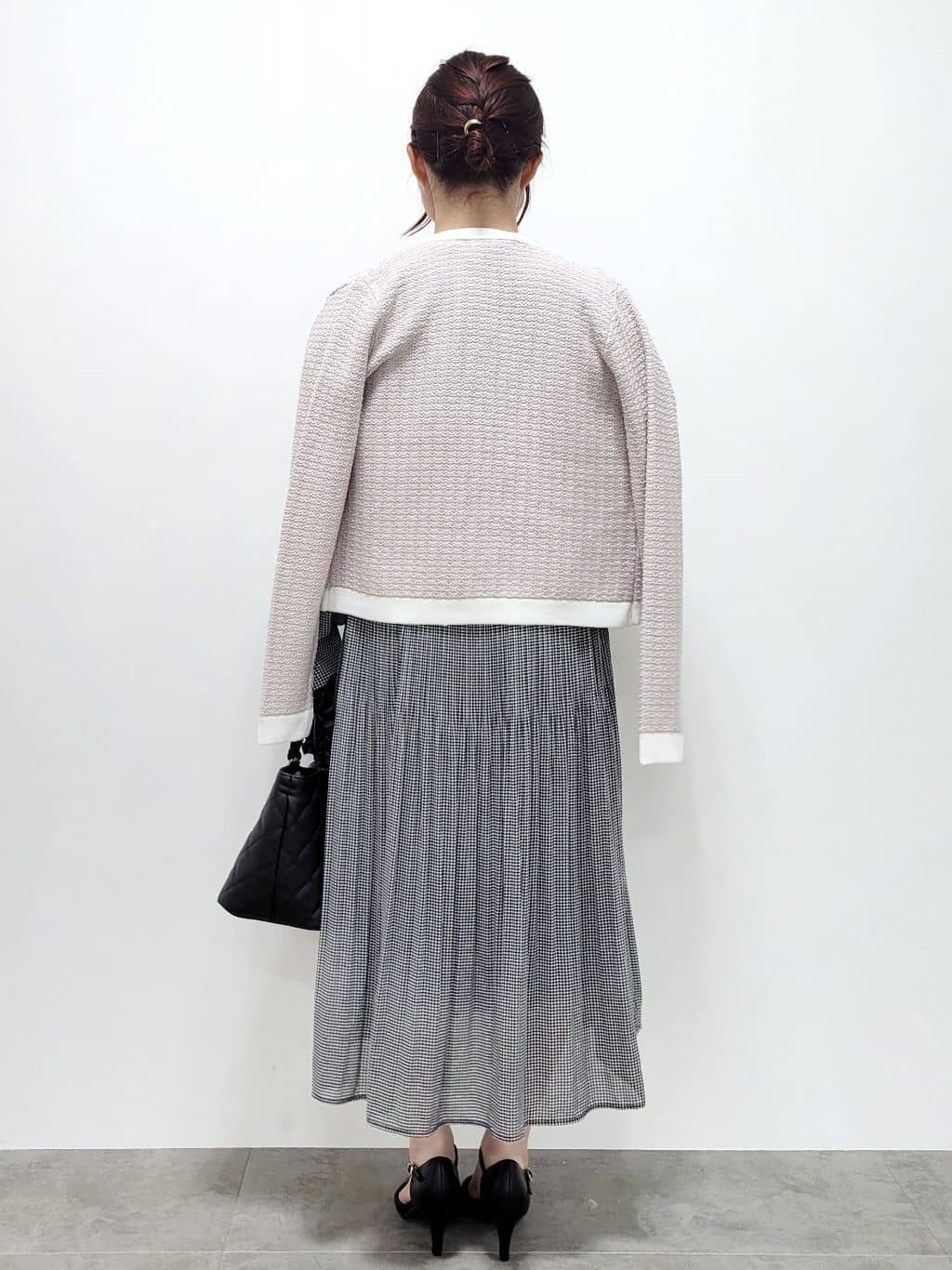 kinaさんの「index｜ロゴ刺繍クルーカーディガン【洗濯機洗い可】」を使ったコーディネート