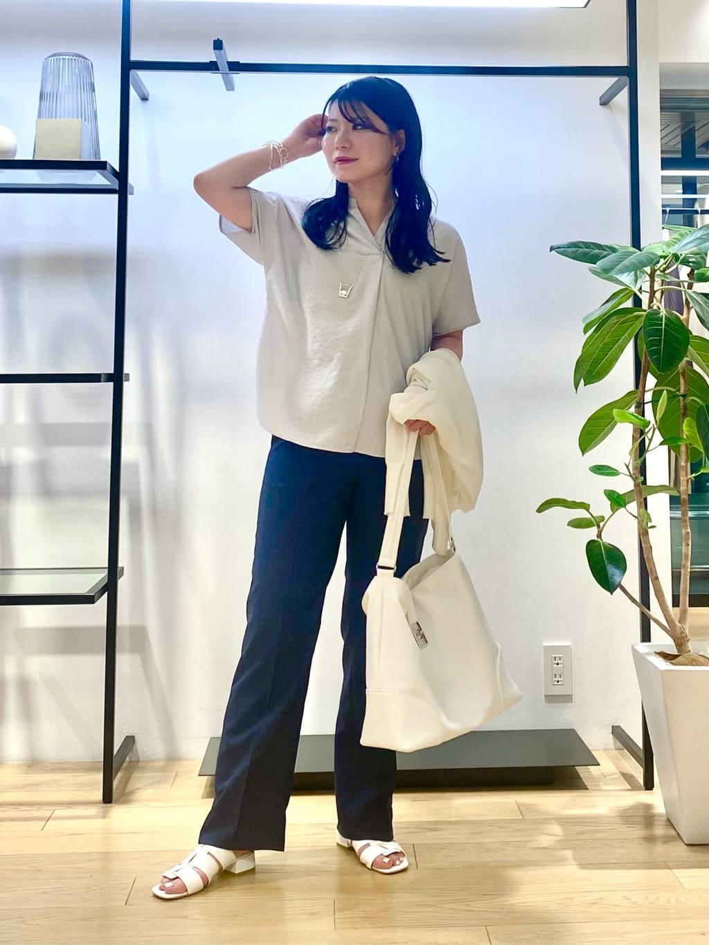 misakiさんの「INDIVI｜スクエアトップロングネックレス」を使ったコーディネート