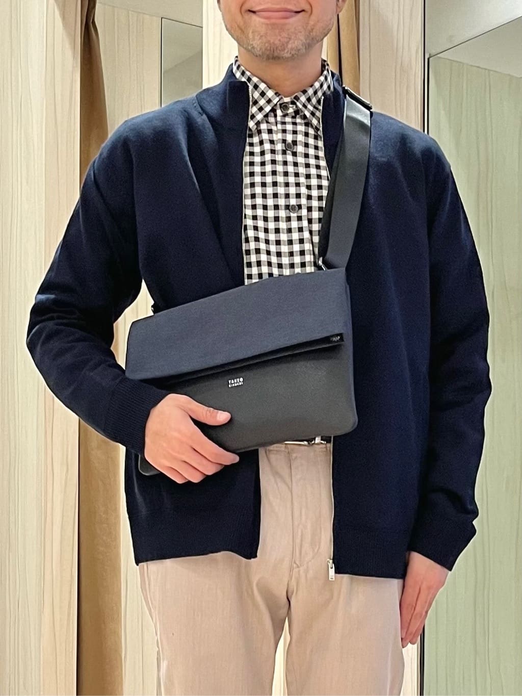 URAさんの「TAKEO KIKUCHI｜アンチピリング ジップアップ ニット」を使ったコーディネート