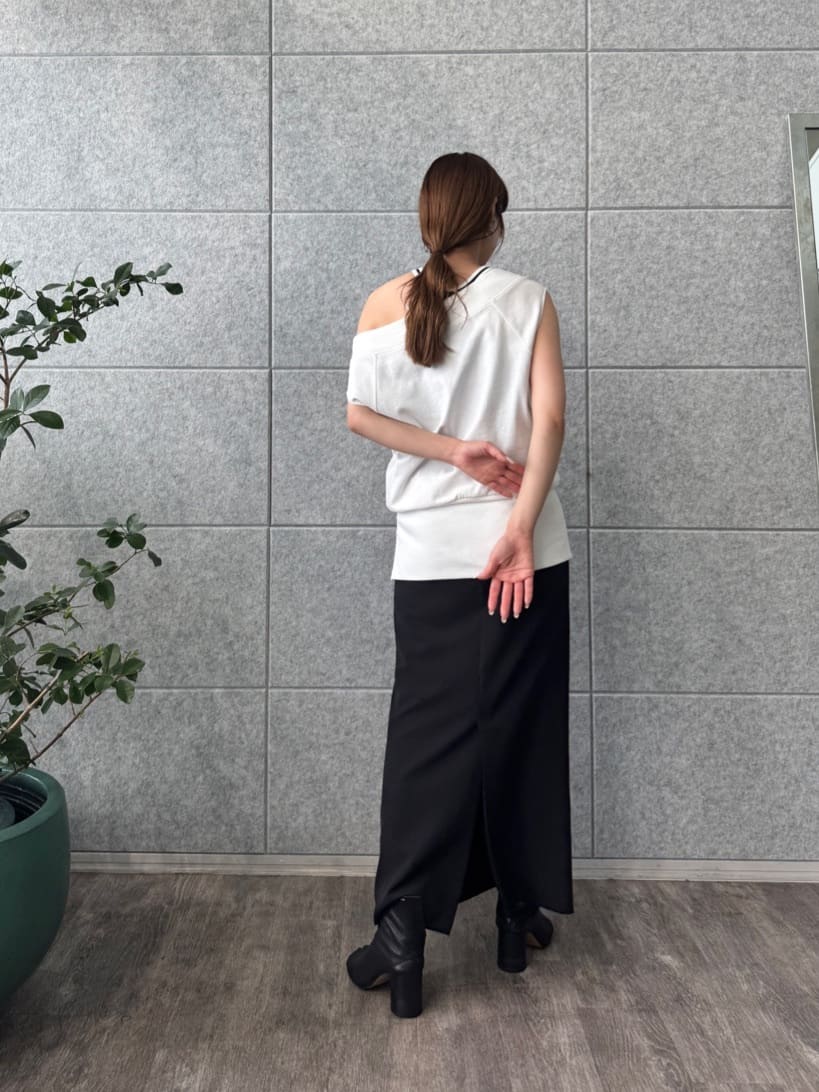designer yukaさんの「CODE A｜off－shoulder sleeveless tops」を使ったコーディネート