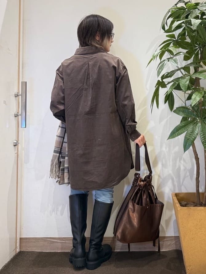 misakiさんの「SHOO･LA･RUE｜【洗濯機可/S-LL】すっきり見えにこだわった コーデュロイチュニックワンピース」を使ったコーディネート