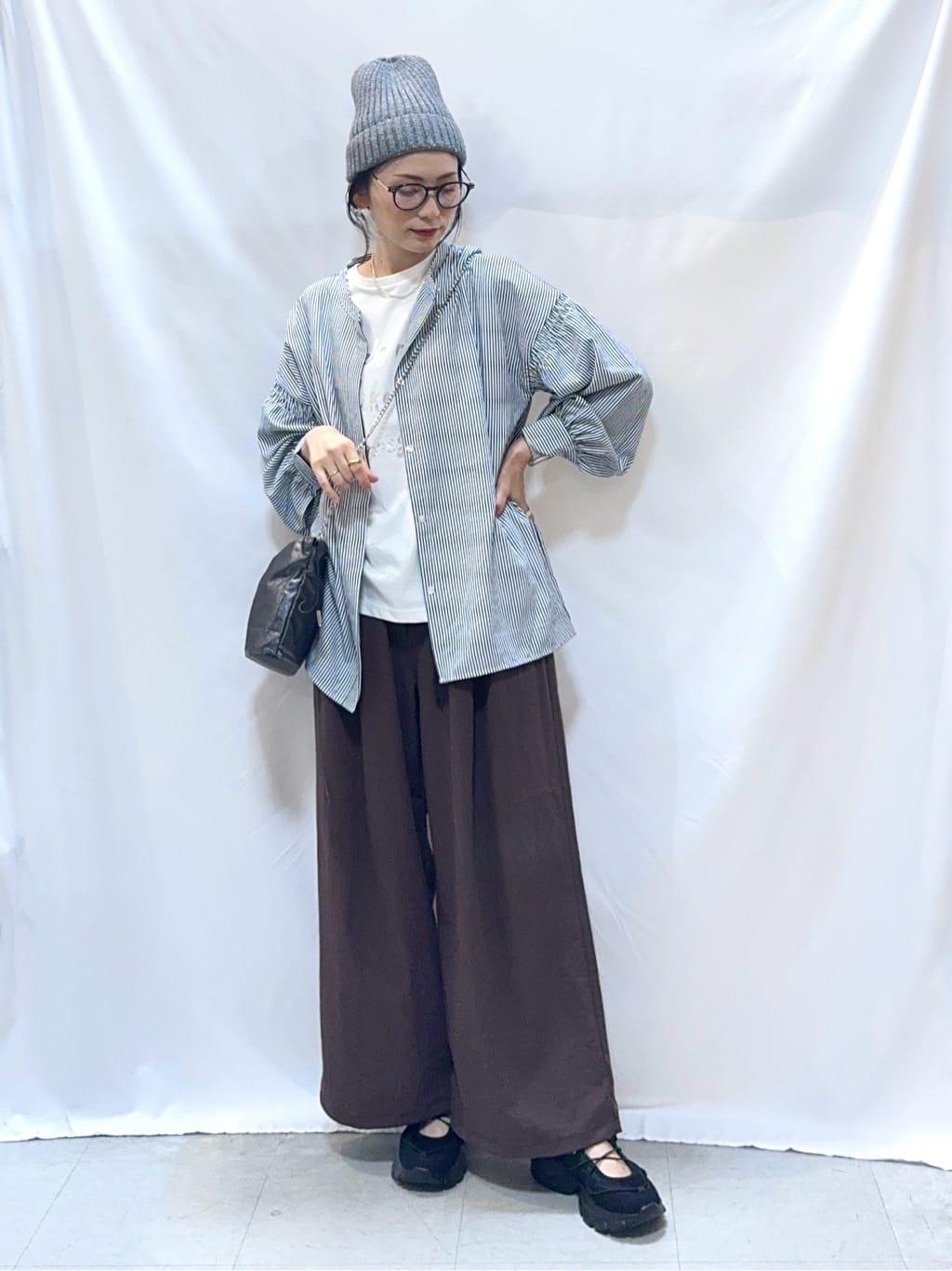 𝐇𝐢𝐫𝐨𝐦𝐢さんの「SHOO･LA･RUE｜【洗濯後しわになりにくい/吸水速乾/UVカット】着こなしで雰囲気いろいろ　お袖シャーリングシャツ」を使ったコーディネート