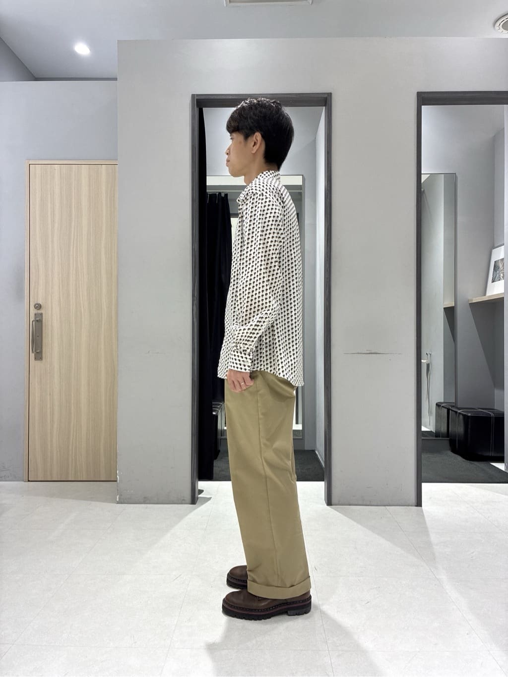 わいずみさんの「TAKEO KIKUCHI｜【3D ナイロン ストレッチ】スタンドカラー シャツブルゾン」を使ったコーディネート