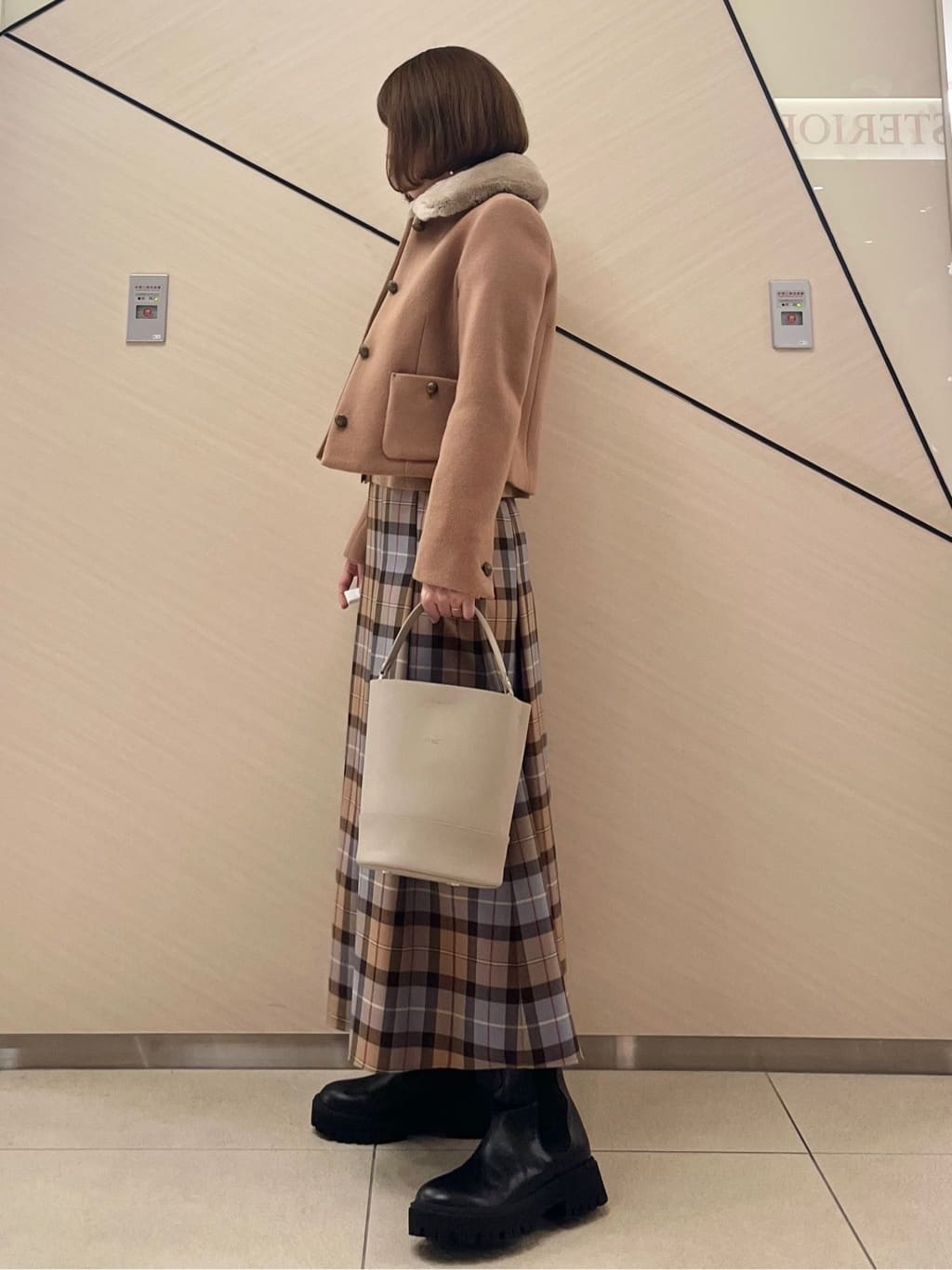 yahataさんの「DRESSTERIOR｜◆チェックタックソフトプリーツスカート」を使ったコーディネート