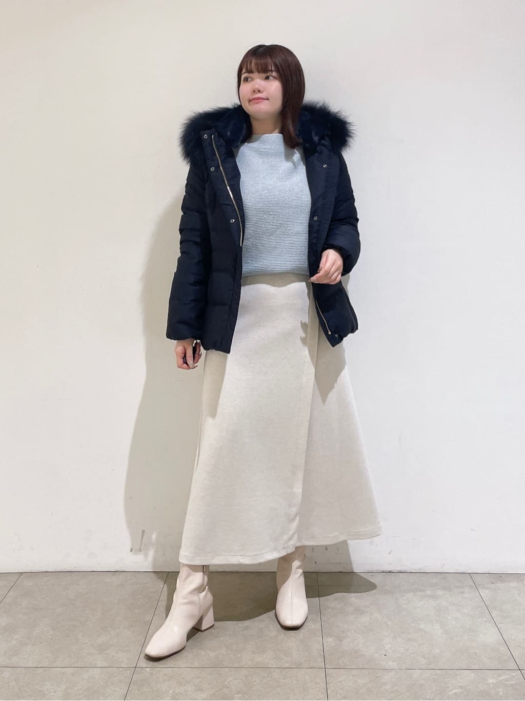 emikaさんの「INDIVI｜【名品／撥水／抗菌防臭】ショート丈リサイクルダウンコート」を使ったコーディネート