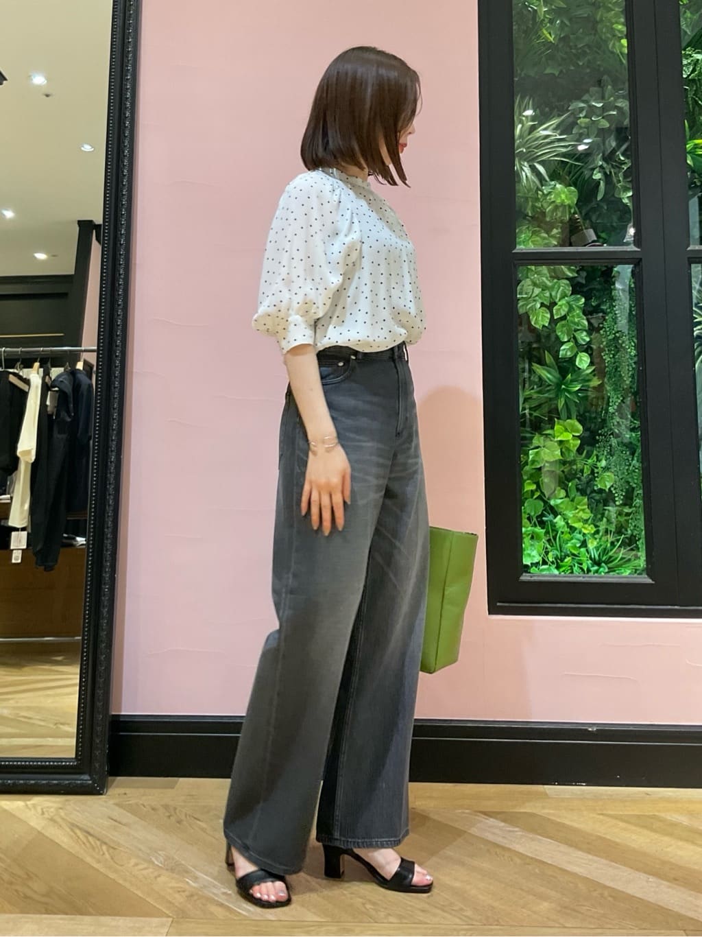 maruさんの「DRESSTERIOR｜ヴィンテージ加工ワイドデニムパンツ」を使ったコーディネート