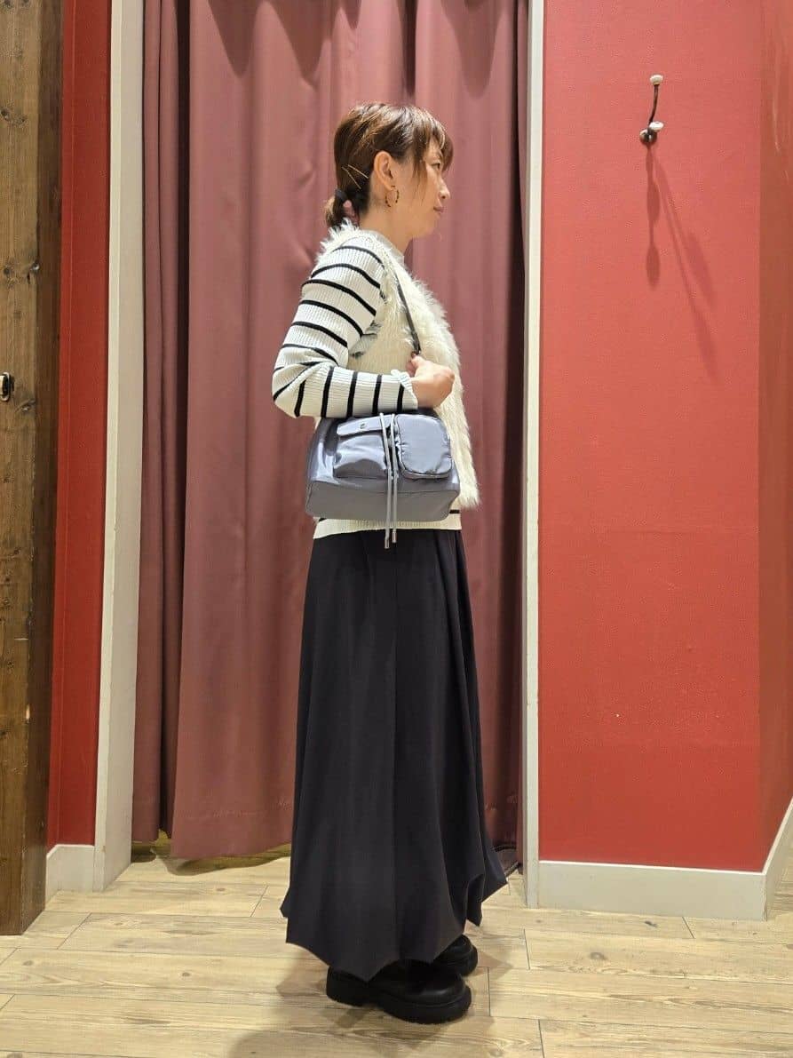 hanaさんの「SHOO･LA･RUE｜【高レビュー/2点セット】着るだけでコーデが決まる フェザーニットベスト&times;リブニット」を使ったコーディネート