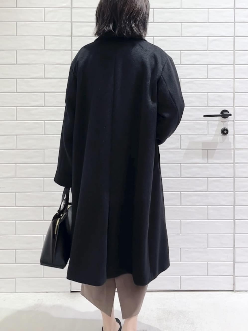 しおりさんの「OPAQUE.CLIP｜カシミヤブレンドウールチェスターコート」を使ったコーディネート