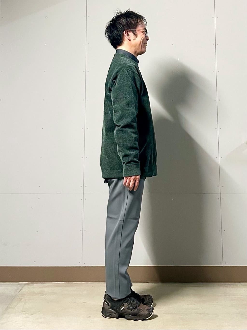 KENJI Iさんの「THE SHOP TK｜【触れるたびに心地良い】ライトモールニット　洗濯機OK/ユニセックスでおすすめ！」を使ったコーディネート