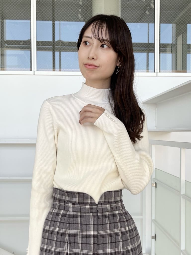 はばさんの「Couture brooch｜【多機能・フェミニン】パール調リブニット」を使ったコーディネート