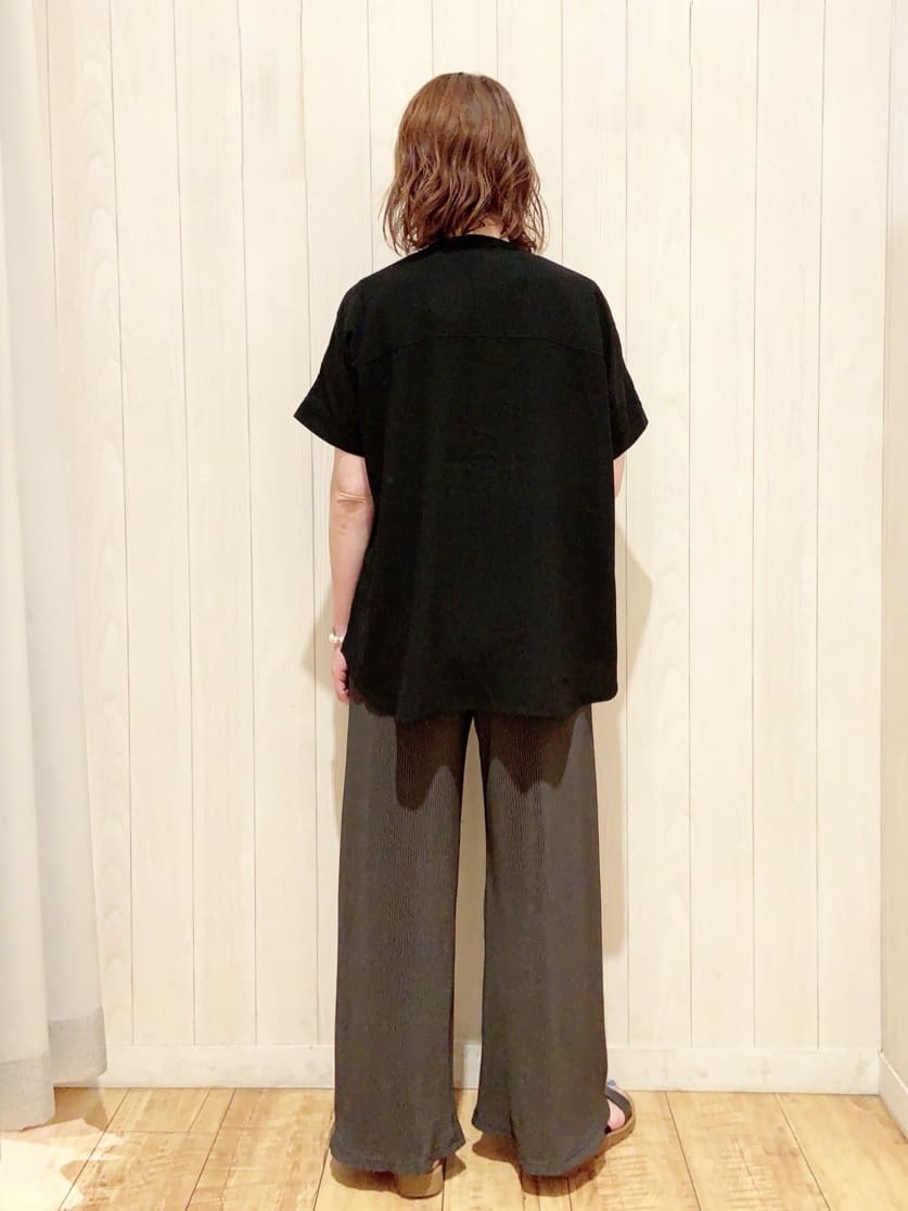 あいこさんの「SHOO･LA･RUE｜【S-LL/ひんやり/汗ジミ軽減/UVカット】グラフィックアソートTシャツ」を使ったコーディネート