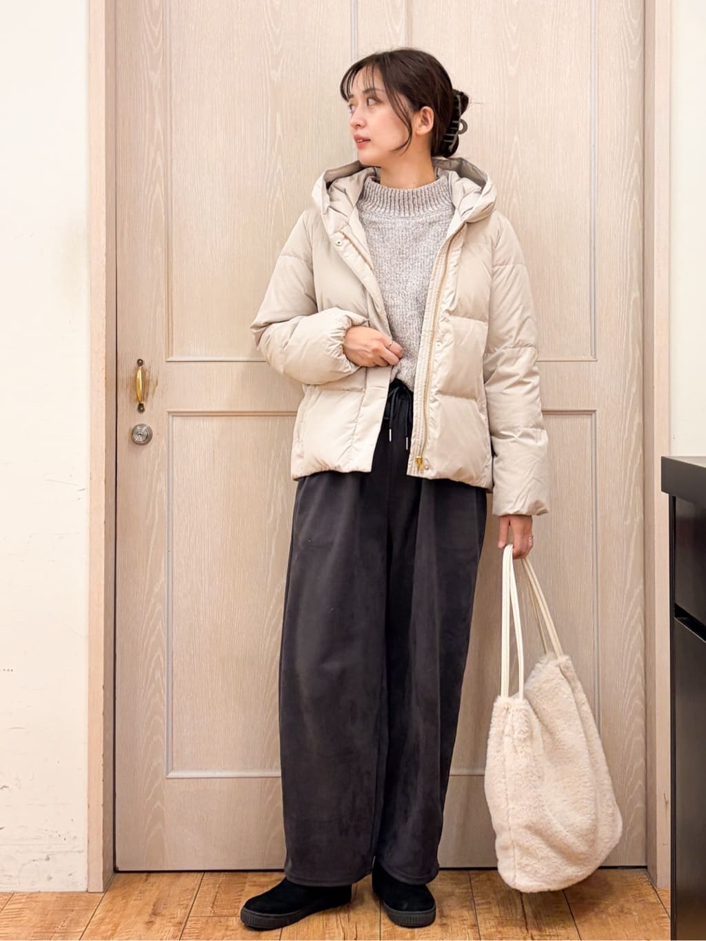 Nakaさんの「SHOO･LA･RUE｜【撥水/洗える】ショートフーディーダウン」を使ったコーディネート