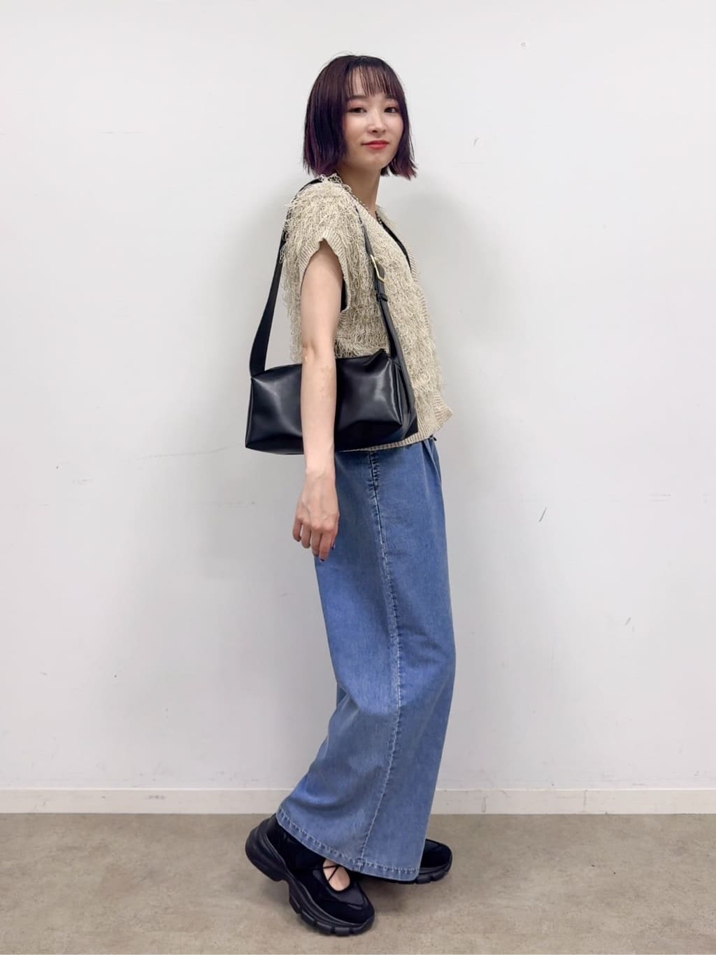 𝐜𝐡𝐢𝐤𝐚さんの「SHOO･LA･RUE｜【セットアップ可/S-LL】リボン付き イージーワイドデニムパンツ」を使ったコーディネート