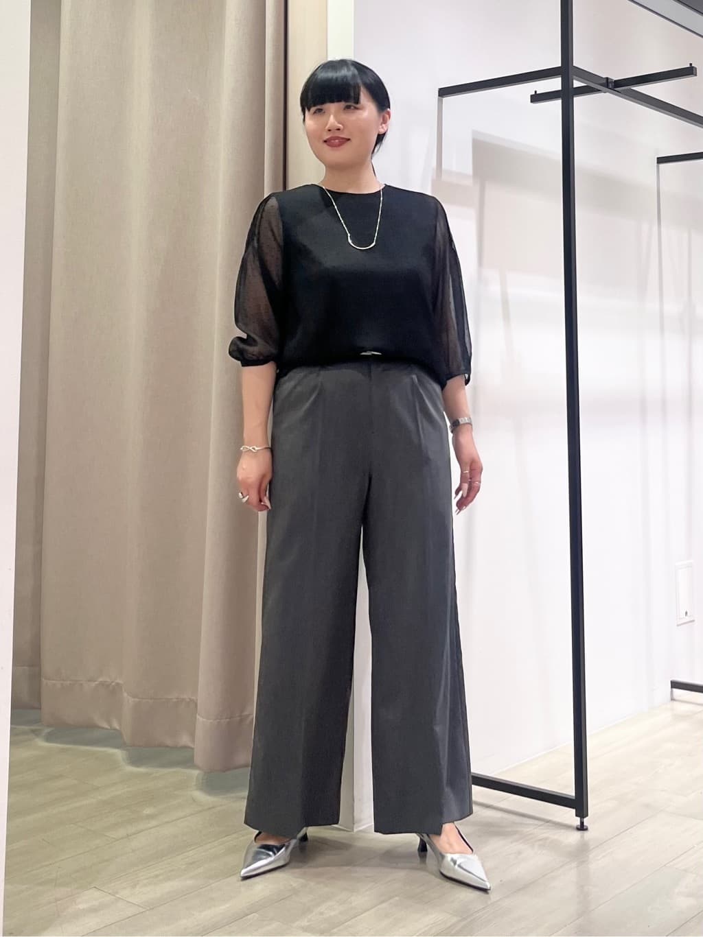 hasuさんの「INDIVI｜フロッキードットブラウス」を使ったコーディネート