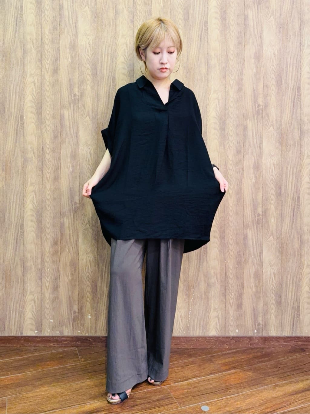 ちばみさんの「SHOO･LA･RUE｜【ひんやり】すっきりきれいに体型カバー コクーンシルエットワンピース」を使ったコーディネート