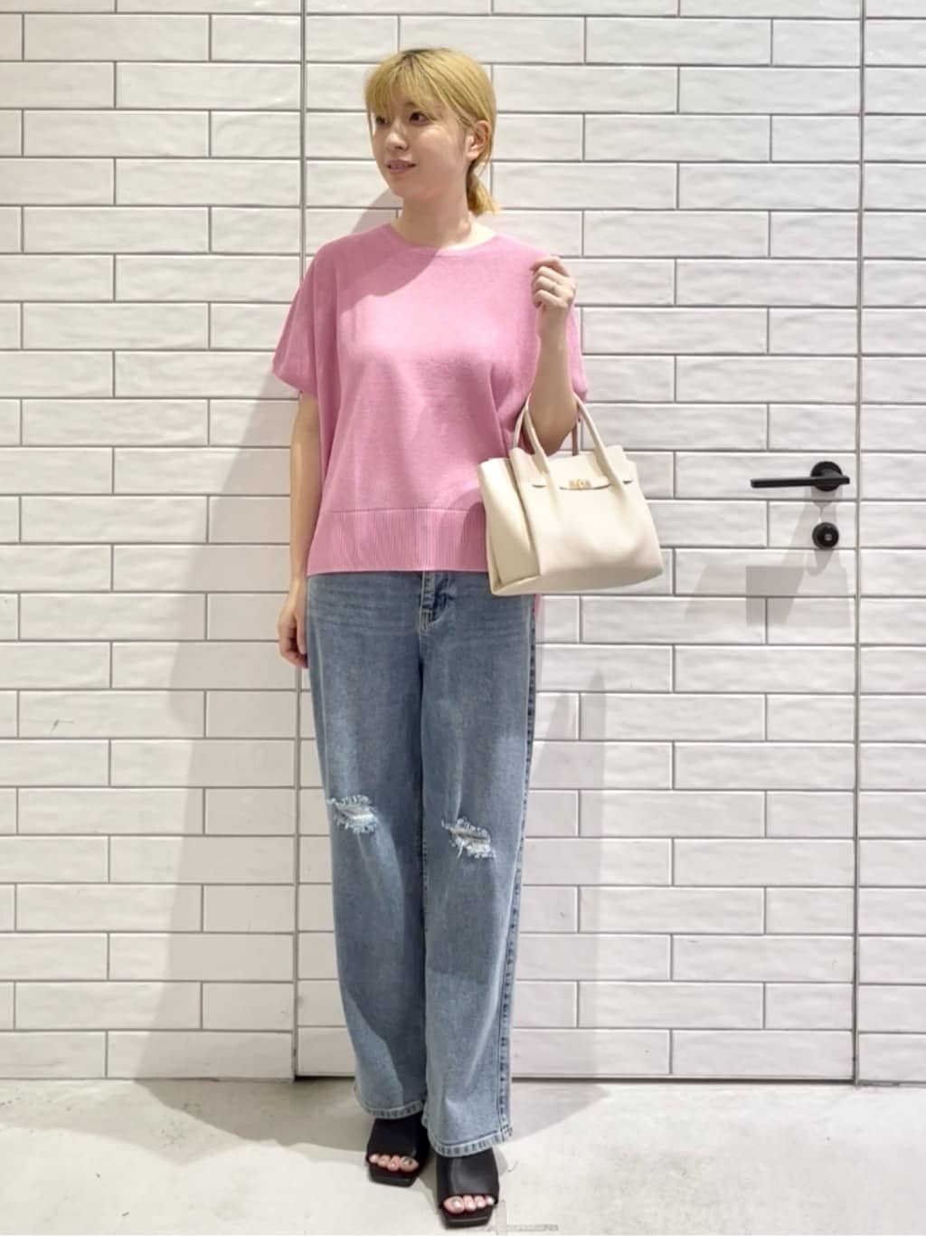 しおりさんの「OPAQUE.CLIP｜《5色展開／S-LLサイズ》リラクシーメッシュニット【洗濯機洗い可】」を使ったコーディネート
