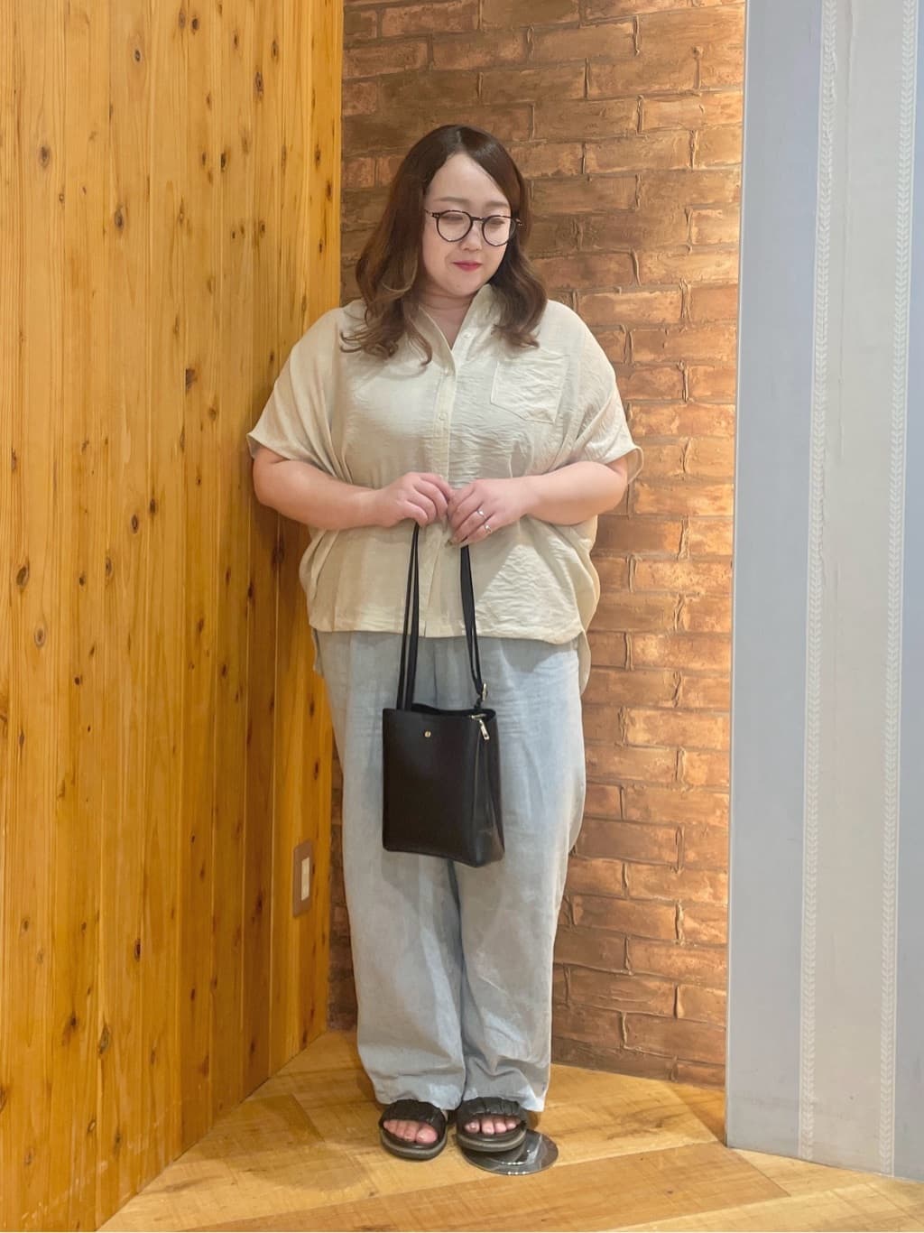 Risaさんの「SHOO･LA･RUE｜暑い夏も軽やかに デニムイージーワイドパンツ」を使ったコーディネート