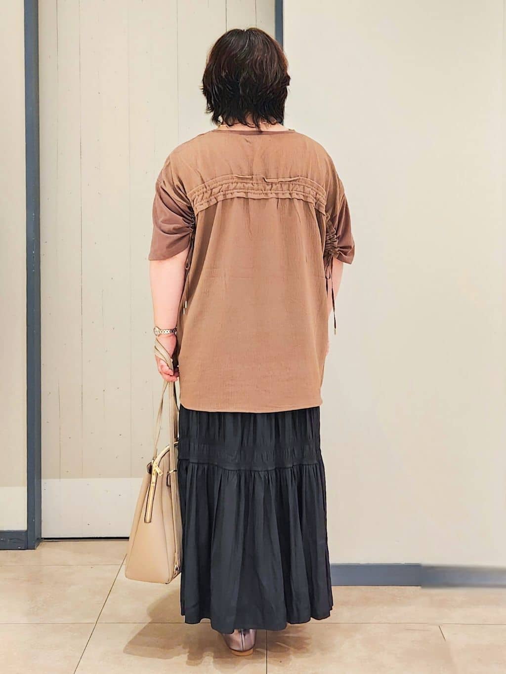 minoriさんの「grove｜後ろ姿で魅せる　バックドロストシャーリングTシャツ」を使ったコーディネート