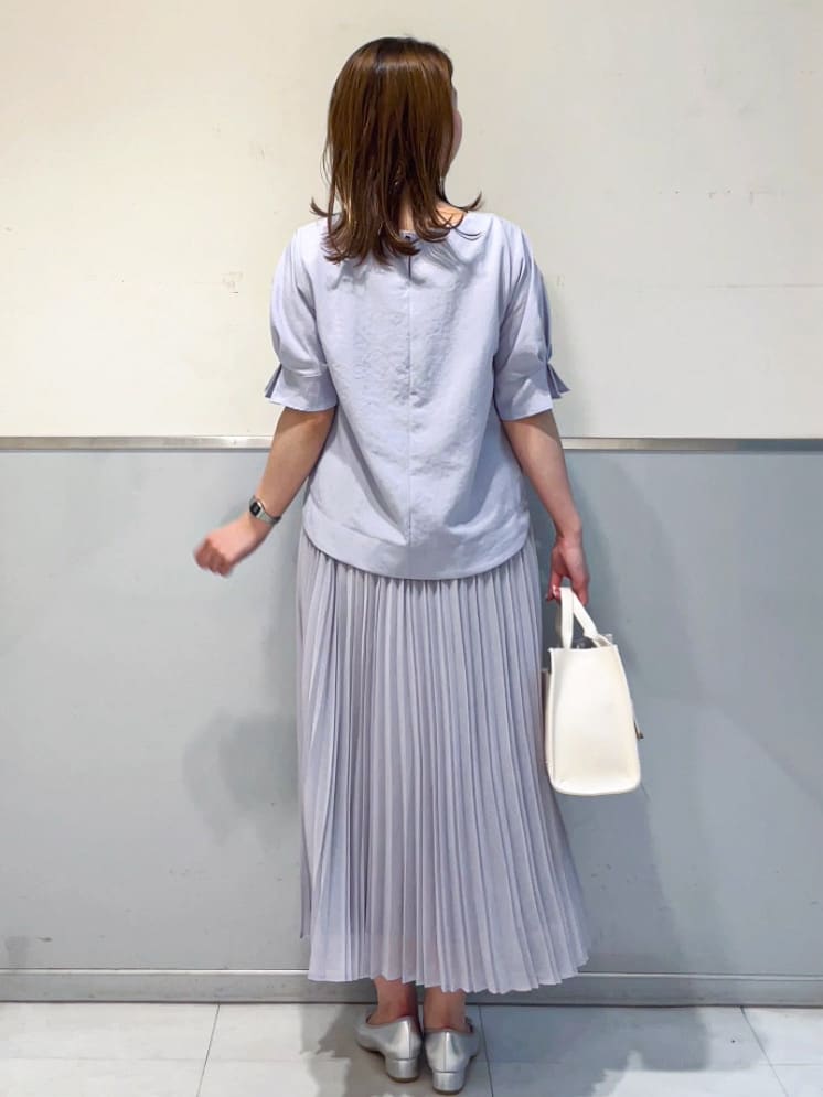 ミーさんの「index｜《8色展開／XS-LLサイズ》タックパフスリーブブラウス【洗濯機洗い可／吸水速乾／防シワ／抗ピル】」を使ったコーディネート